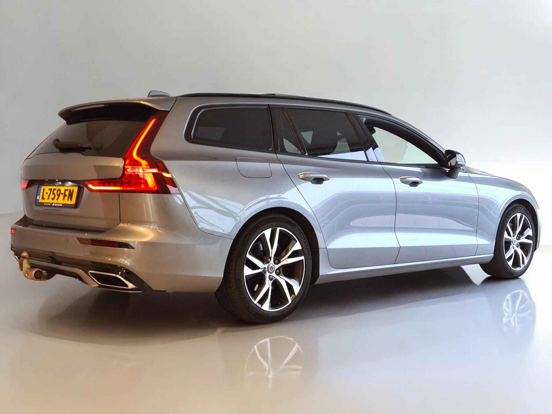 Volvo V60 B3 163PK AUTOMAAT R-DESIGN AUTOMAAT FULL LED PANO BLISS HARMON KARDON TREKHAAK LEDER WINTERPACK - 2/43