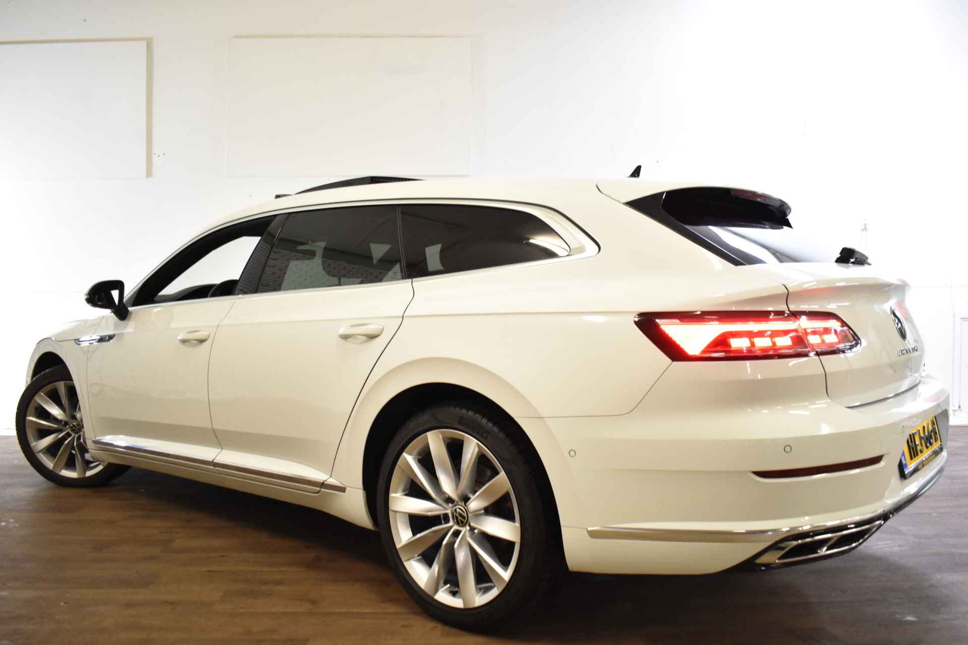 Volkswagen Arteon Shooting Brake eHybrid 218PK DSG R-LINE SPORT BUSINESS + CAMERA/TREKHAAK/PANORAMADAK - 10/53