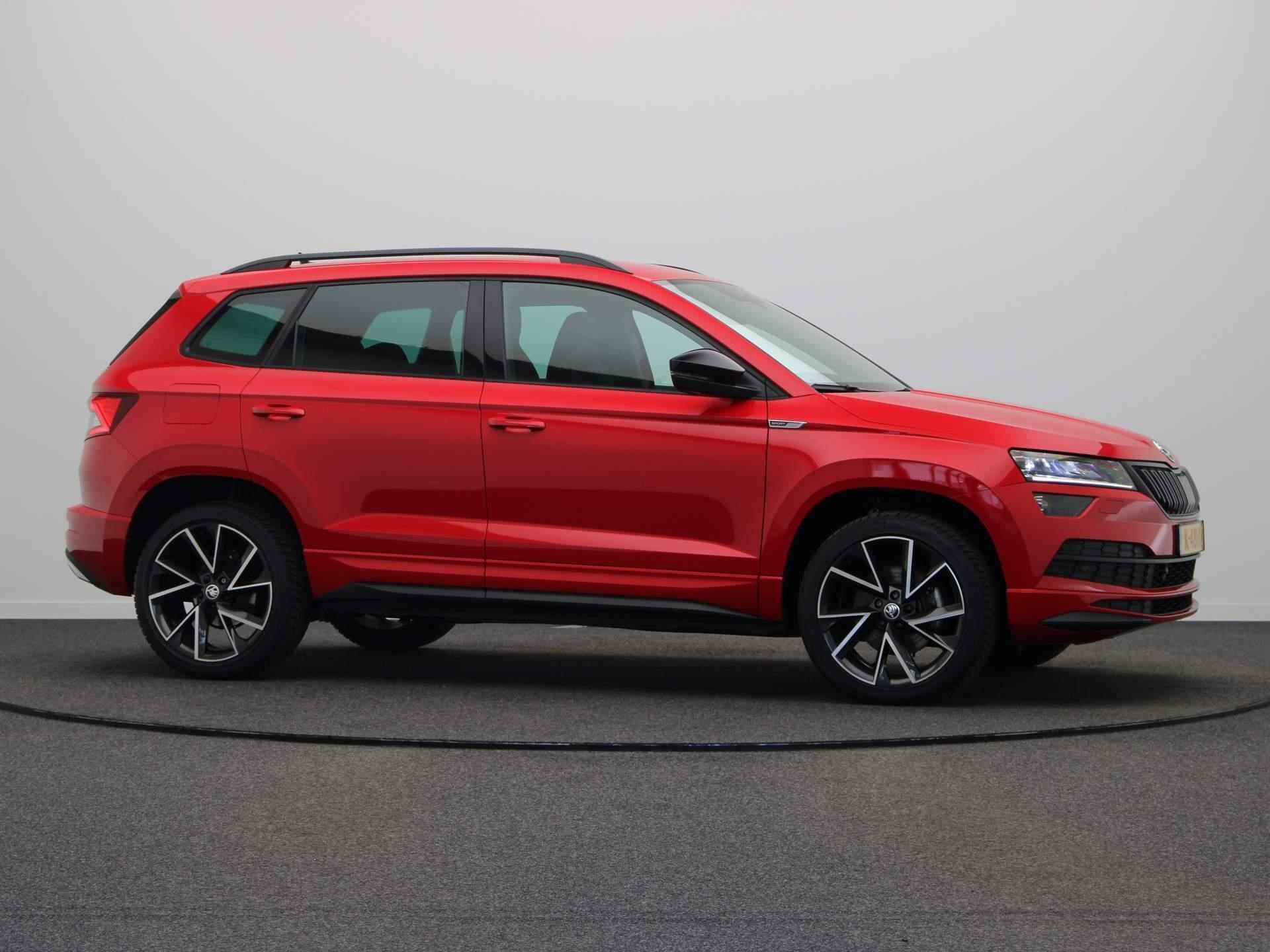 Skoda Karoq 1.5 TSI ACT Sportline Business | Verwarmde Voorruit | Achteruitrijcamera | Apple Carplay | 19 Inch Velgen | - 2/40