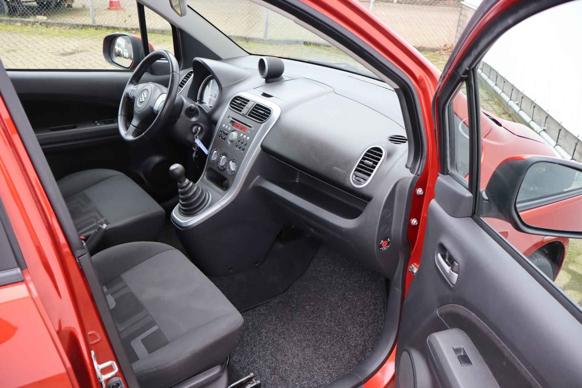 Suzuki Splash 1.0 VVT Comfort. - 18/22