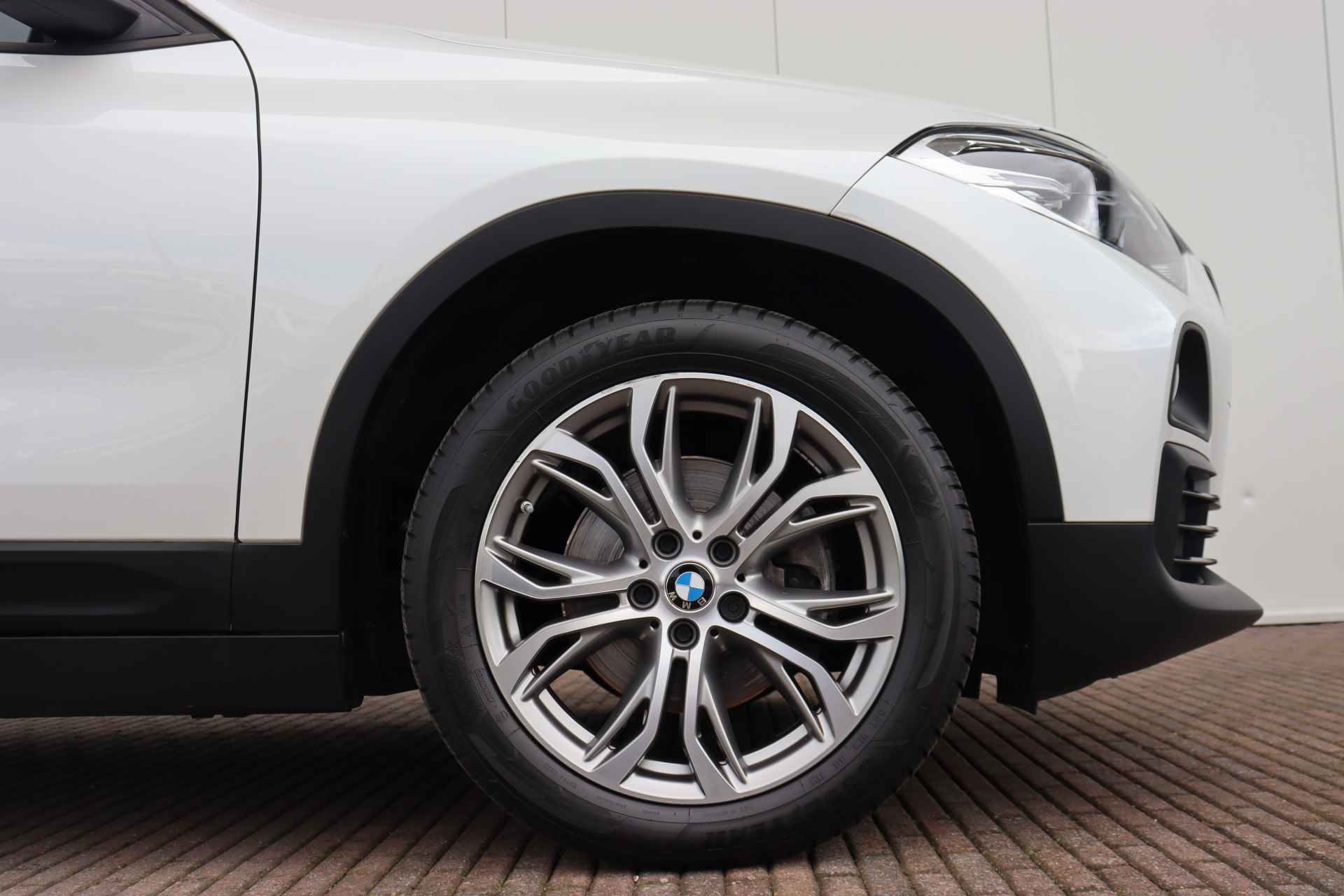 BMW X2 sDrive18i High Executive / Head Up Display / Extra Getint Glas / 18 '' / - 5/31
