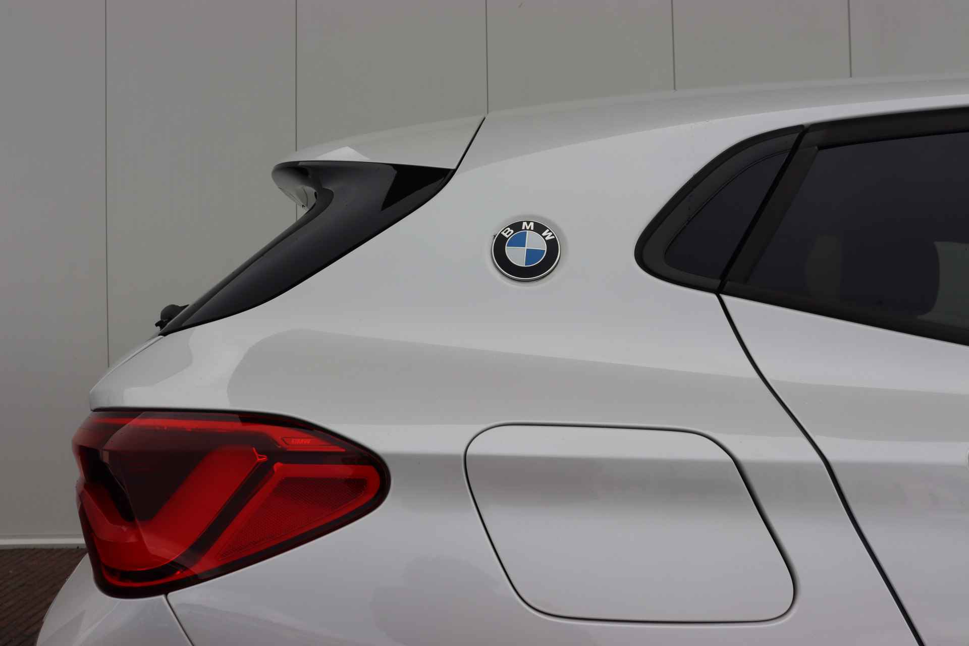 BMW X2 sDrive18i High Executive / Head Up Display / Extra Getint Glas / 18 '' / - 6/31