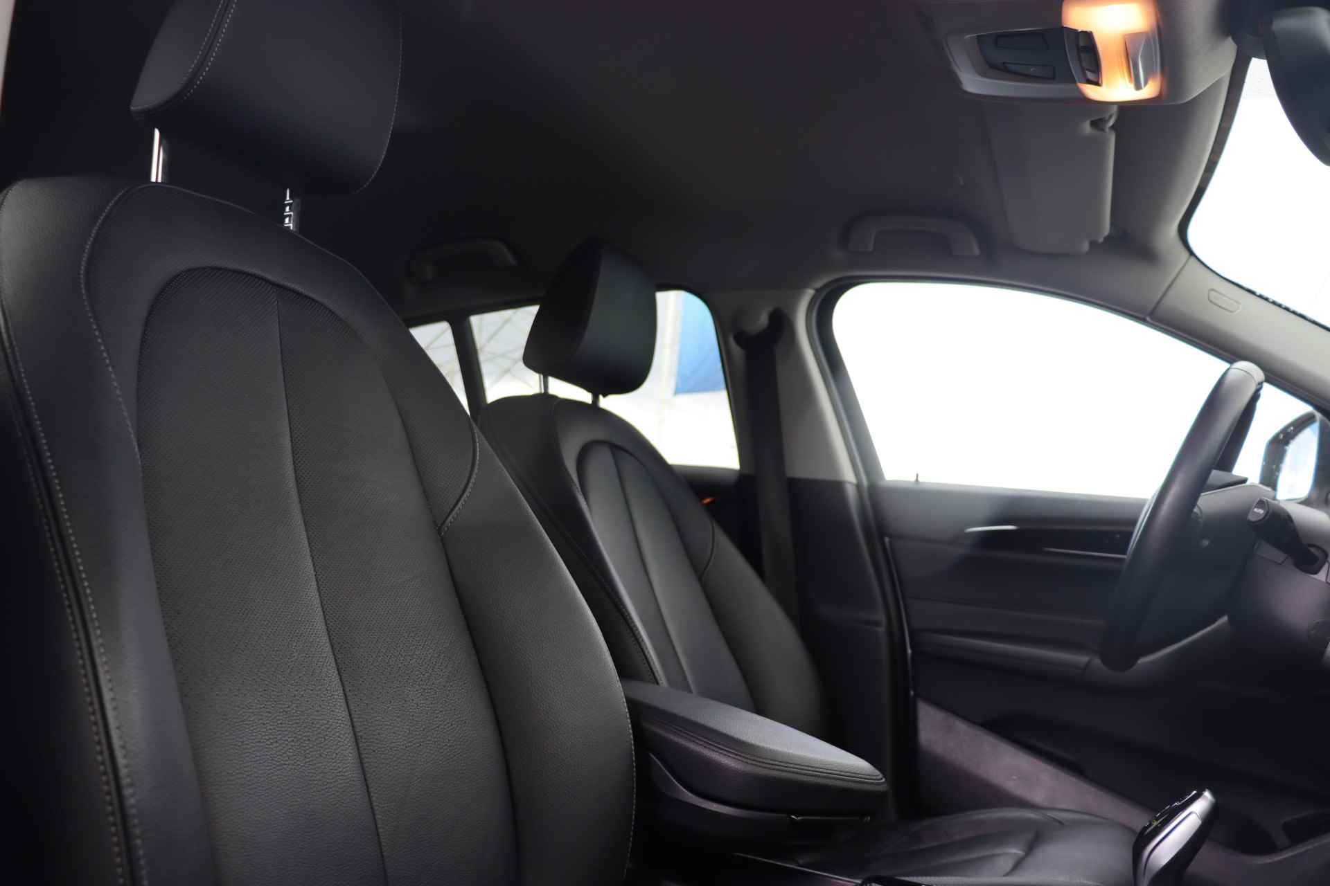 BMW X2 sDrive18i High Executive / Head Up Display / Extra Getint Glas / 18 '' / - 10/31