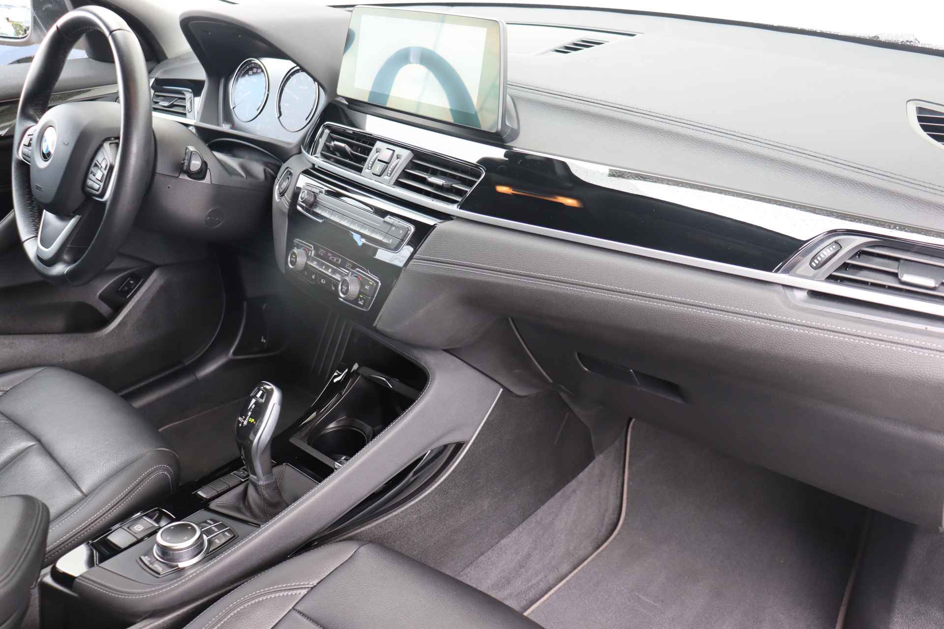BMW X2 sDrive18i High Executive / Head Up Display / Extra Getint Glas / 18 '' / - 11/31