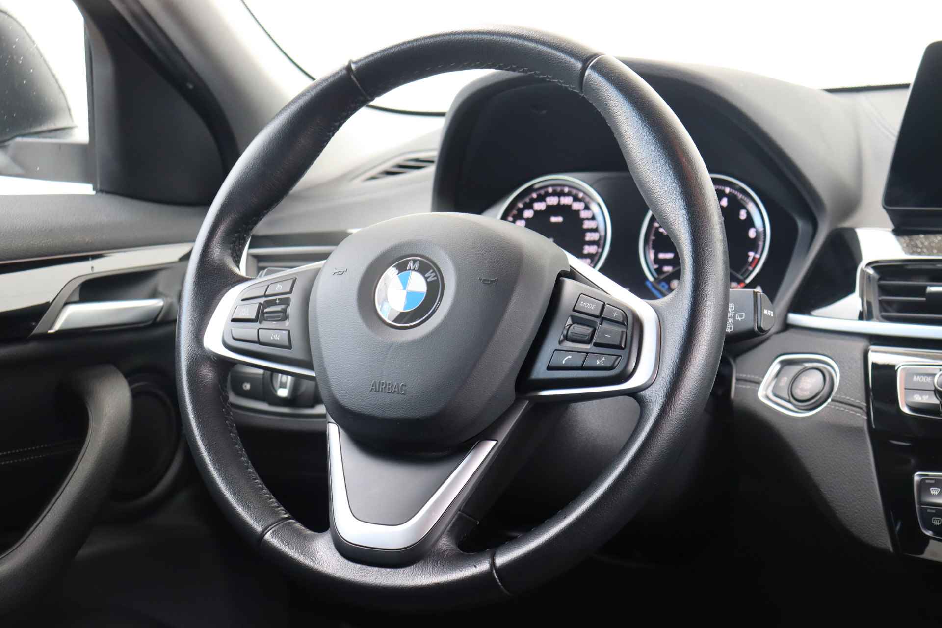 BMW X2 sDrive18i High Executive / Head Up Display / Extra Getint Glas / 18 '' / - 16/31