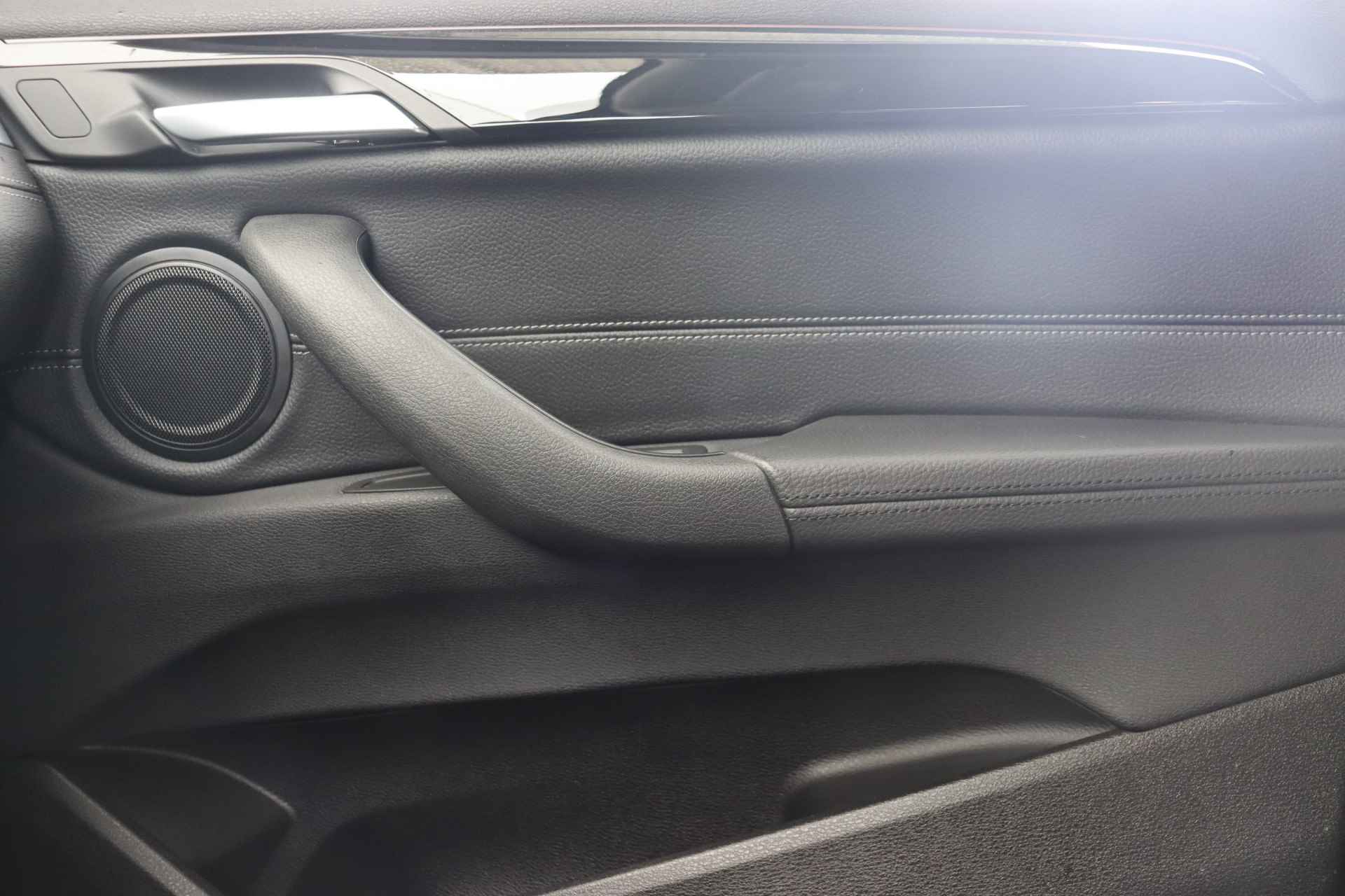 BMW X2 sDrive18i High Executive / Head Up Display / Extra Getint Glas / 18 '' / - 28/31