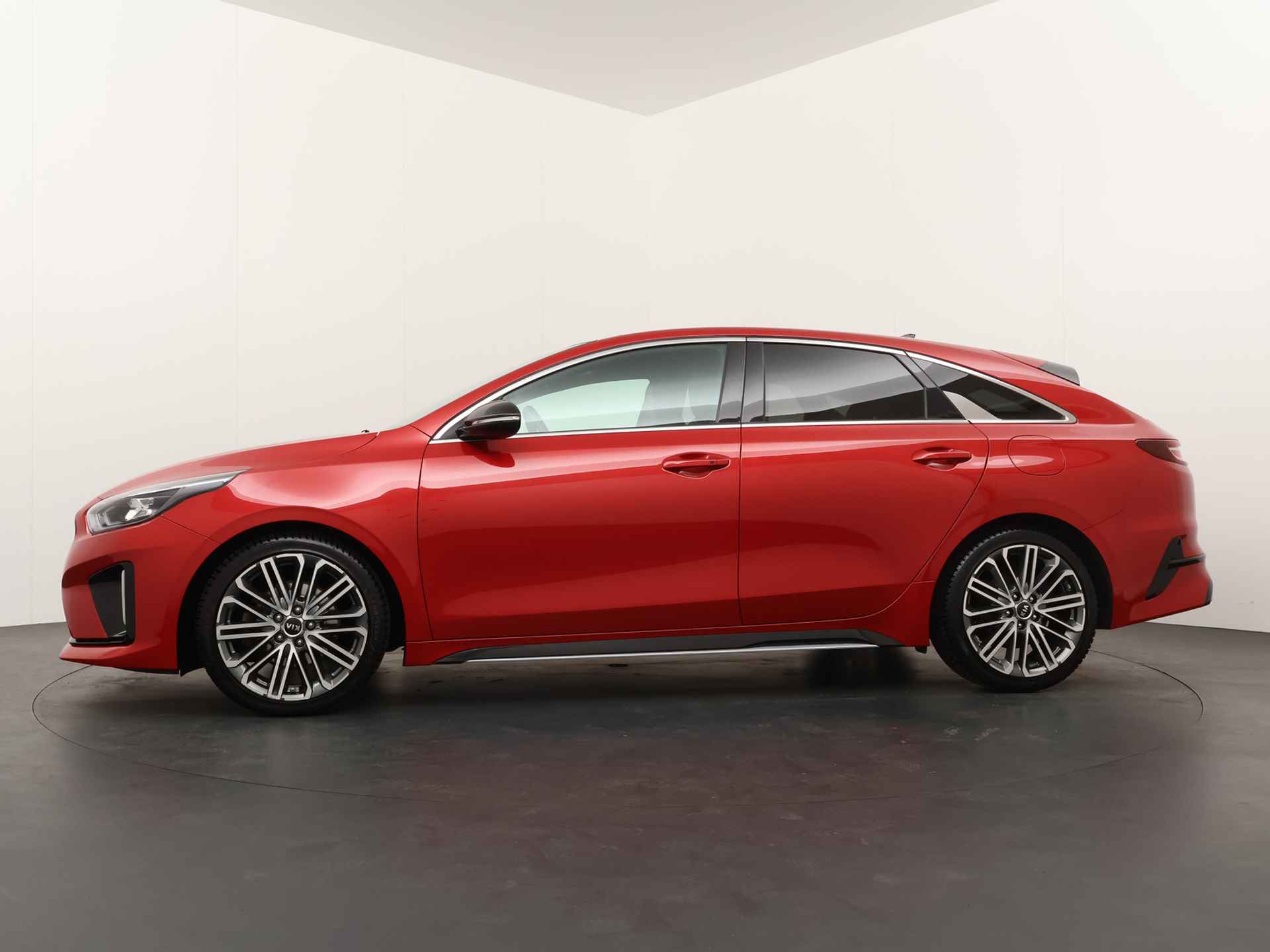 Kia ProCeed 1.4 T-GDI GT-PlusLine - Apple CarPlay/Android Auto - Achteruitrijcamera - Elektrische achterklep - JBL Audio - Fabrieksgarantie tot 04-2026 - 4/47