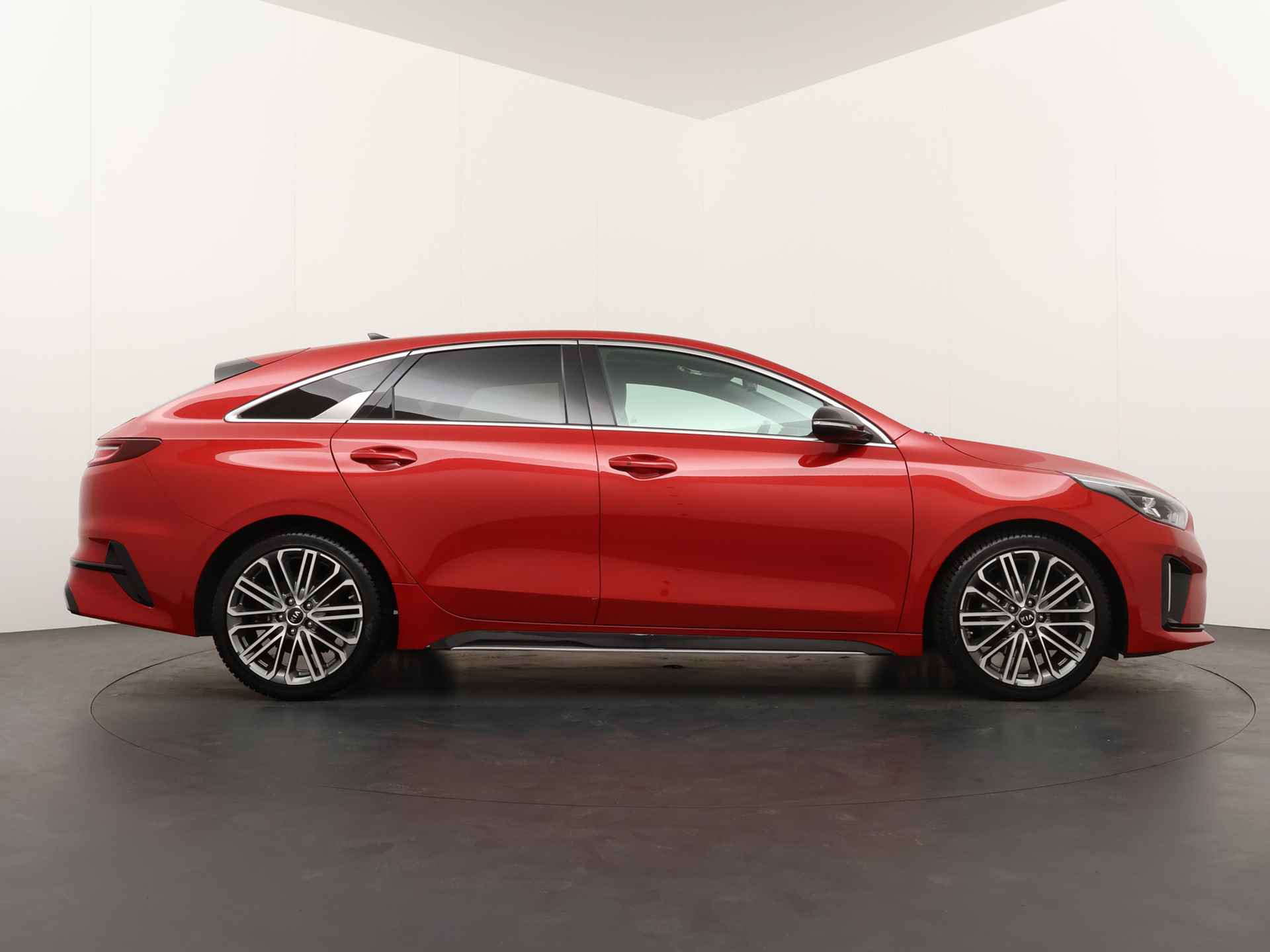 Kia ProCeed 1.4 T-GDI GT-PlusLine - Apple CarPlay/Android Auto - Achteruitrijcamera - Elektrische achterklep - JBL Audio - Fabrieksgarantie tot 04-2026 - 10/47