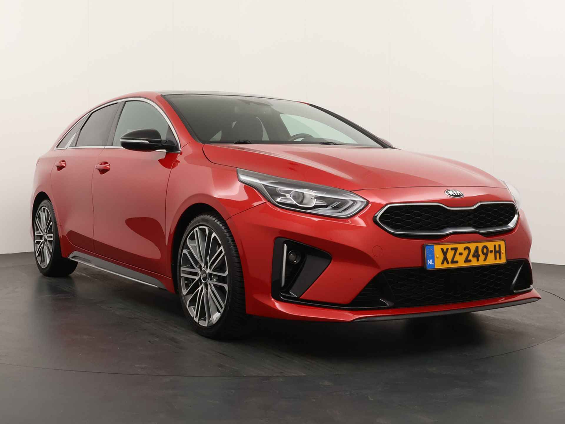 Kia ProCeed 1.4 T-GDI GT-PlusLine - Apple CarPlay/Android Auto - Achteruitrijcamera - Elektrische achterklep - JBL Audio - Fabrieksgarantie tot 04-2026 - 12/47