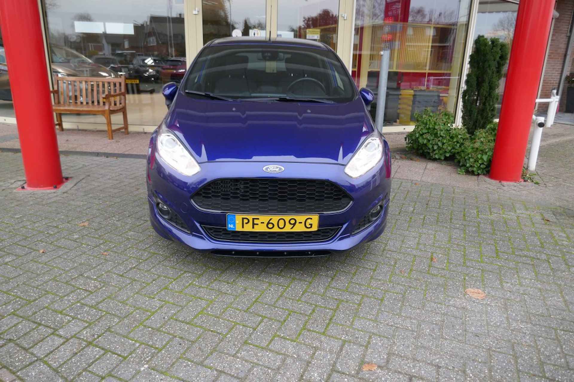 FORD Fiesta 1.0 ECOB. ST LINE  100 PK - 23/38