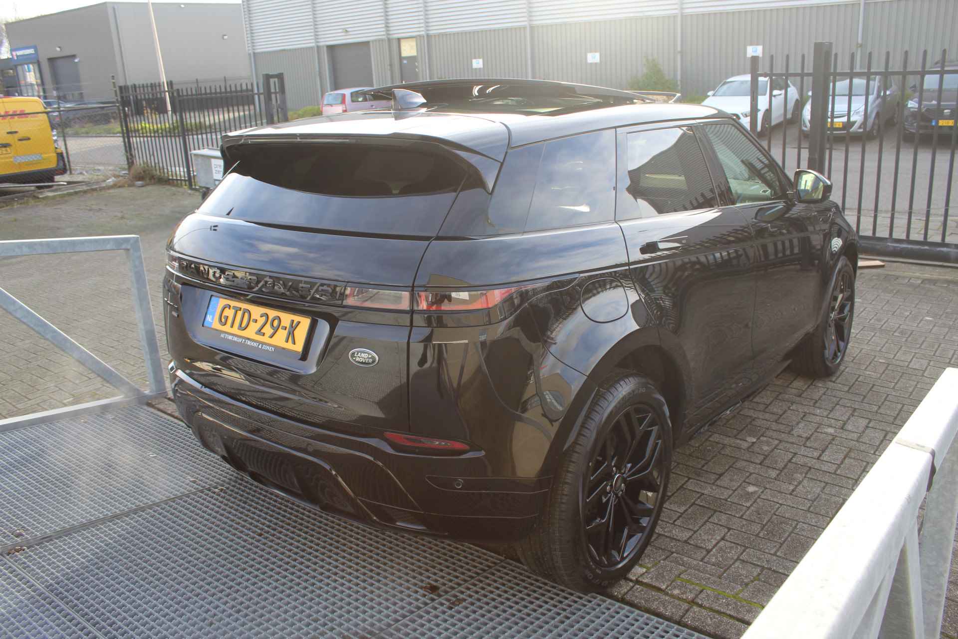 Land Rover Range Rover Evoque 1.5 P300e AWD R-Dynamic SE Panoramadak/Lederen bekleding/Meridian/Adaptive cruise control/Memory best. stoel/Matrix led/Navigati - 10/33