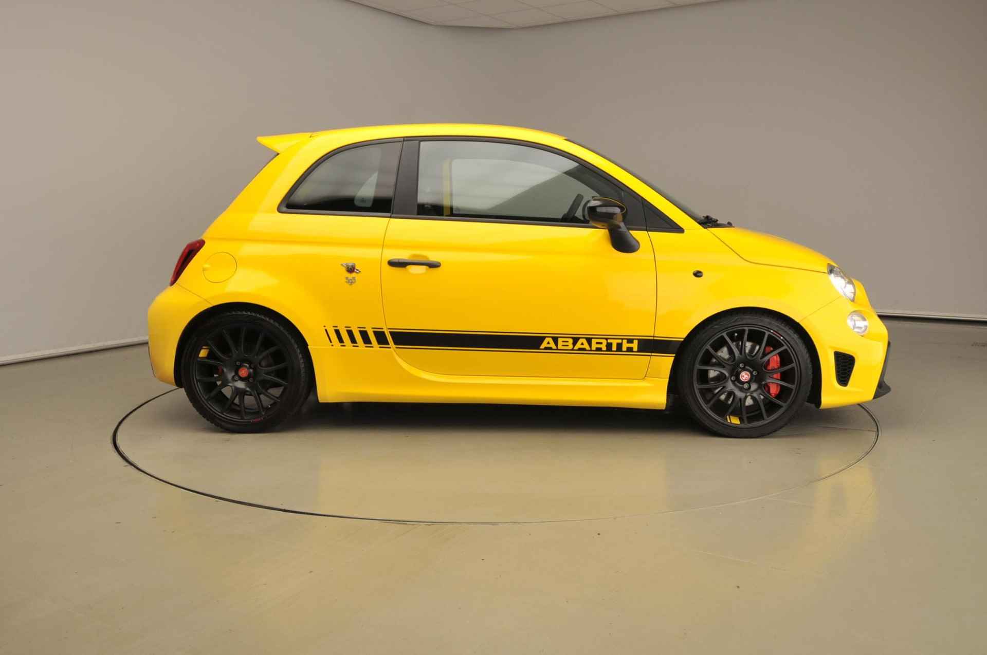 Abarth 595 595 Abarth Competizione Fiat 500 595 Abarth Competizione 180PK | Navi | Parkeersensoren | Bi-Xenon | Leder | 17" - 4/37