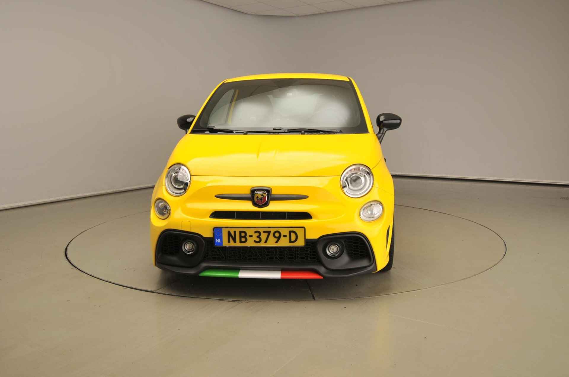 Abarth 595 595 Abarth Competizione Fiat 500 595 Abarth Competizione 180PK | Navi | Parkeersensoren | Bi-Xenon | Leder | 17" - 5/37