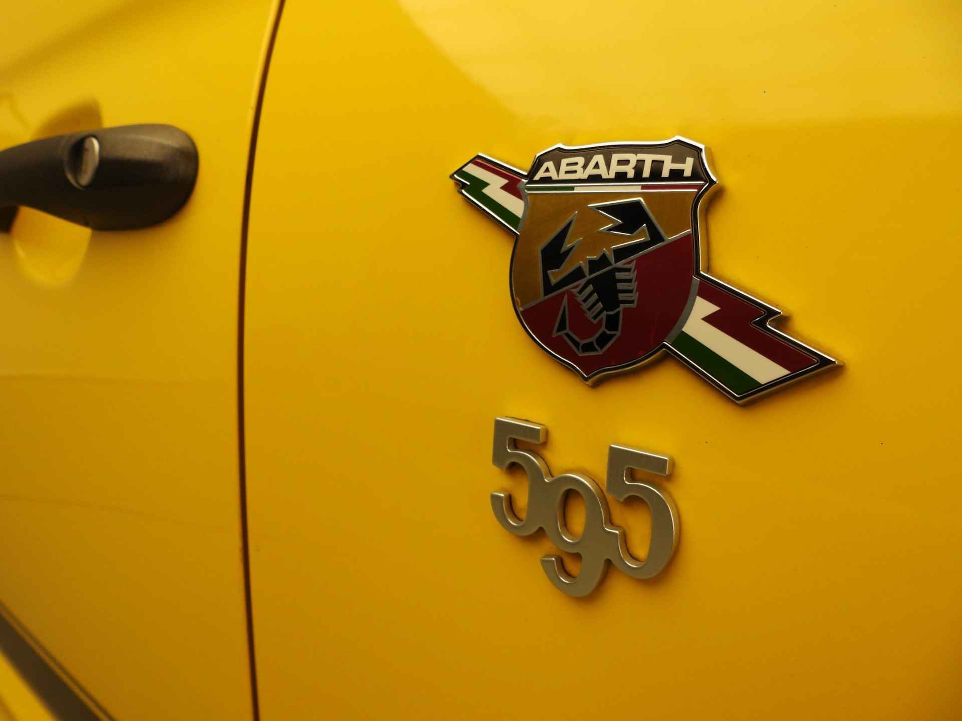 Abarth 595 595 Abarth Competizione Fiat 500 595 Abarth Competizione 180PK | Navi | Parkeersensoren | Bi-Xenon | Leder | 17" - 30/37