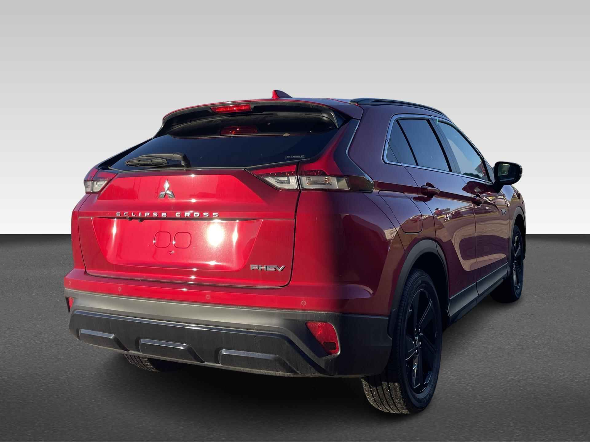 Mitsubishi Eclipse Cross 2.4 PHEV Black Edition Van € 47.630,- voor € 39.430,- - 4/23