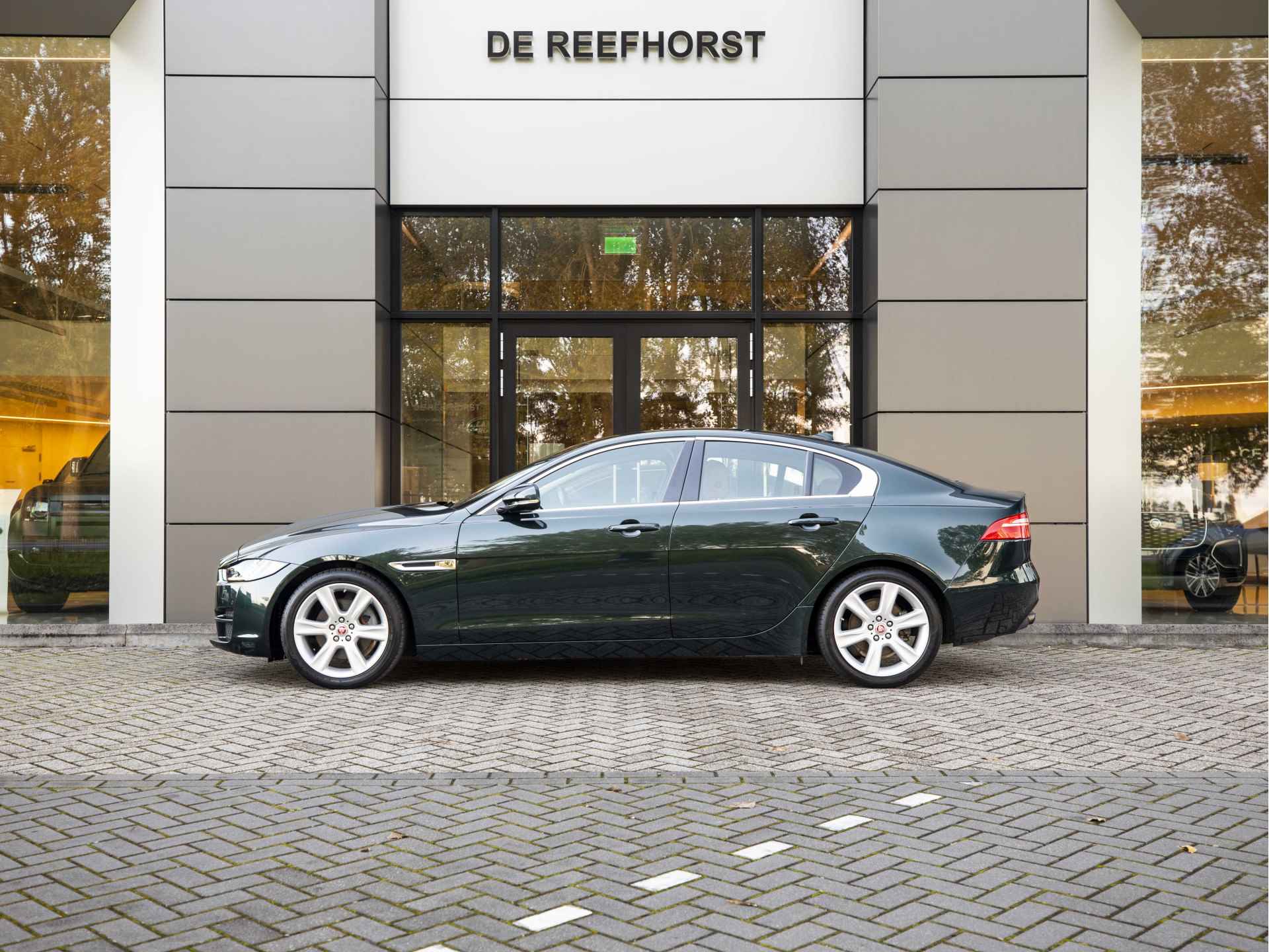 Jaguar XE 2.0 D Portfolio | BRG | Tan leder | Memory seats | Meridian - 8/54