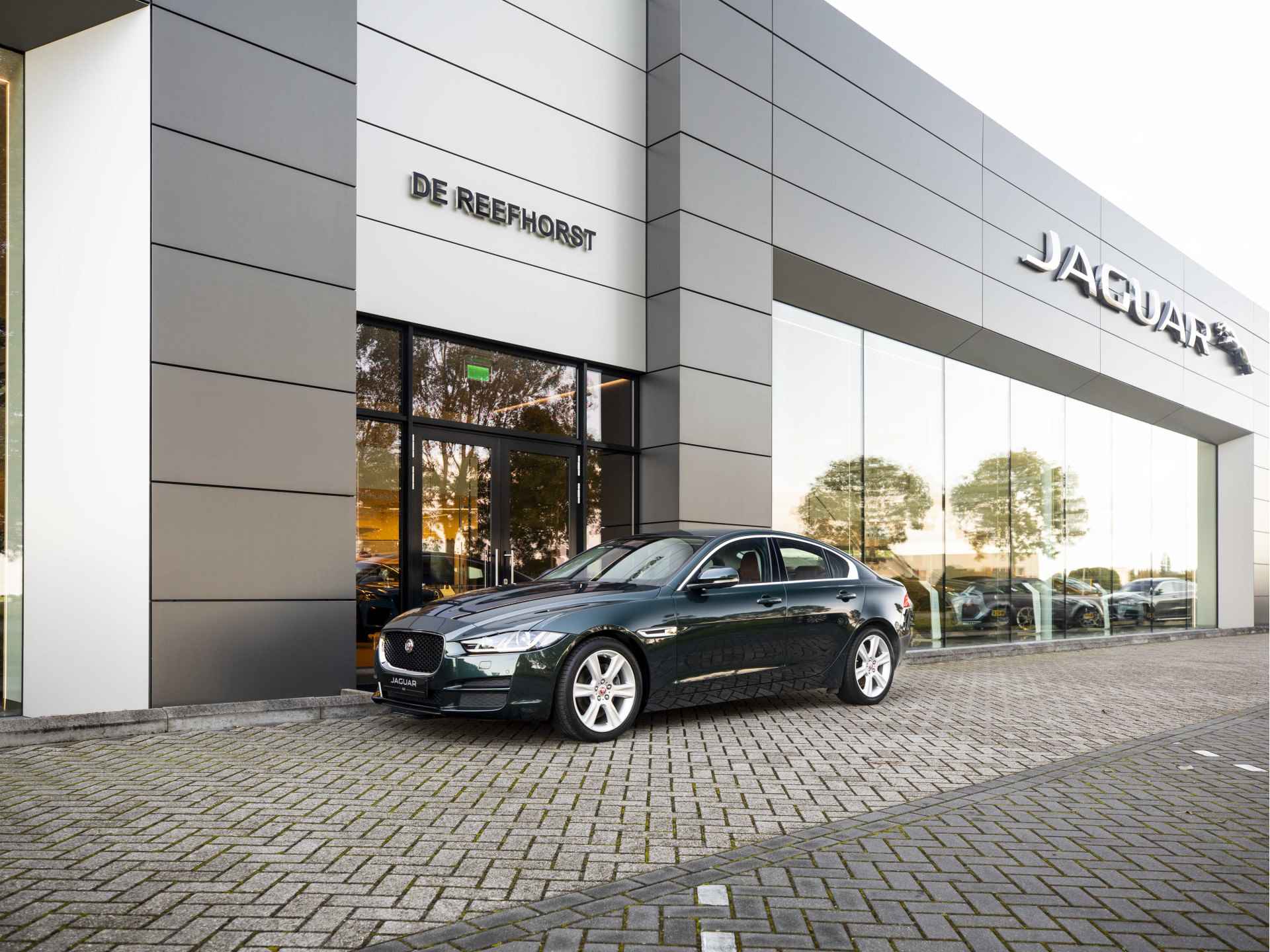 Jaguar XE 2.0 D Portfolio | BRG | Tan leder | Memory seats | Meridian - 10/54