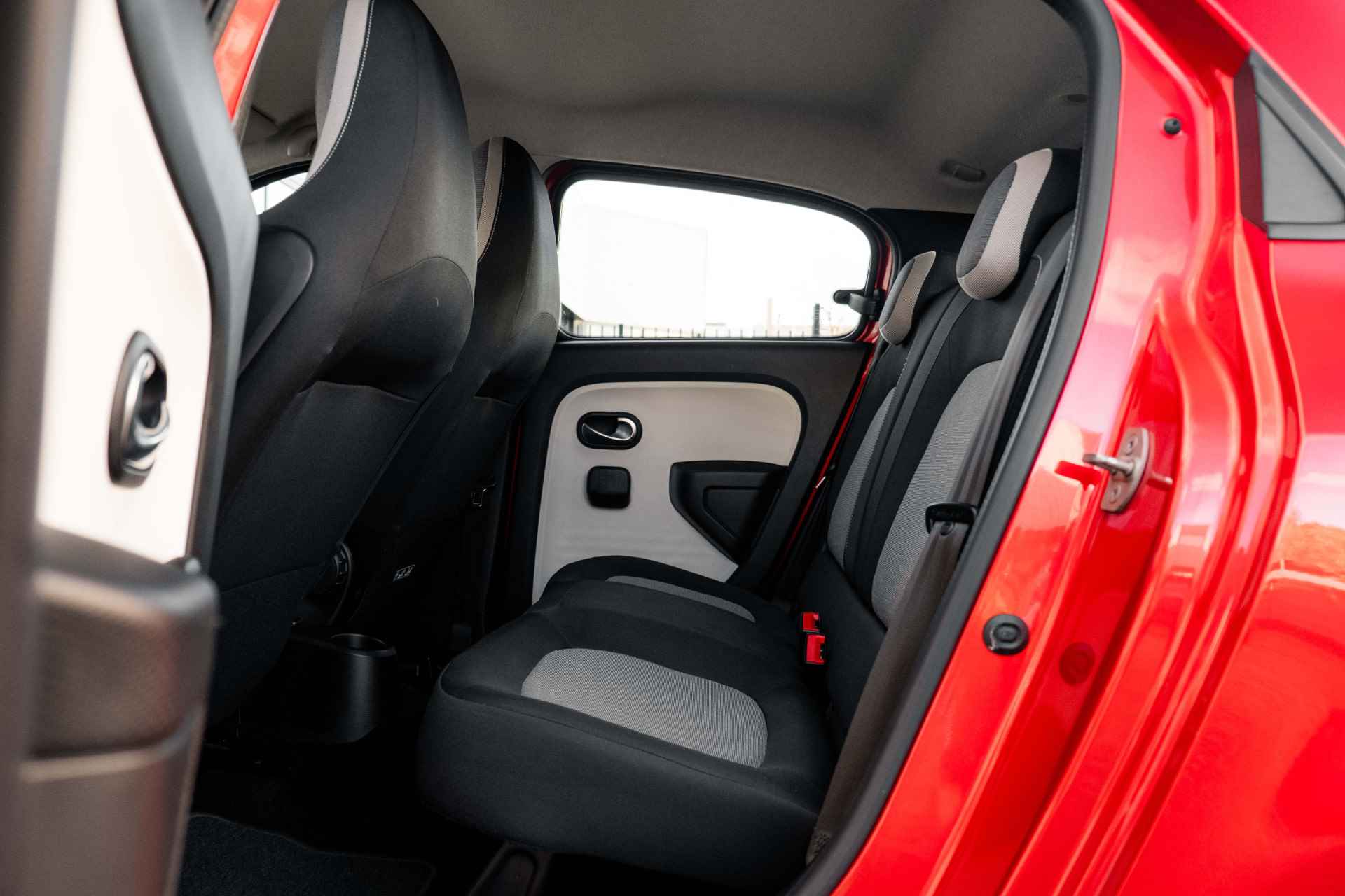 Renault Twingo 1.0 SCe Collection | airco | ramen + spiegels elektrisch te bedienen | afstandsbediening portieren | incl. Bovag rijklaarpakket met 12 maanden garantie - 29/36