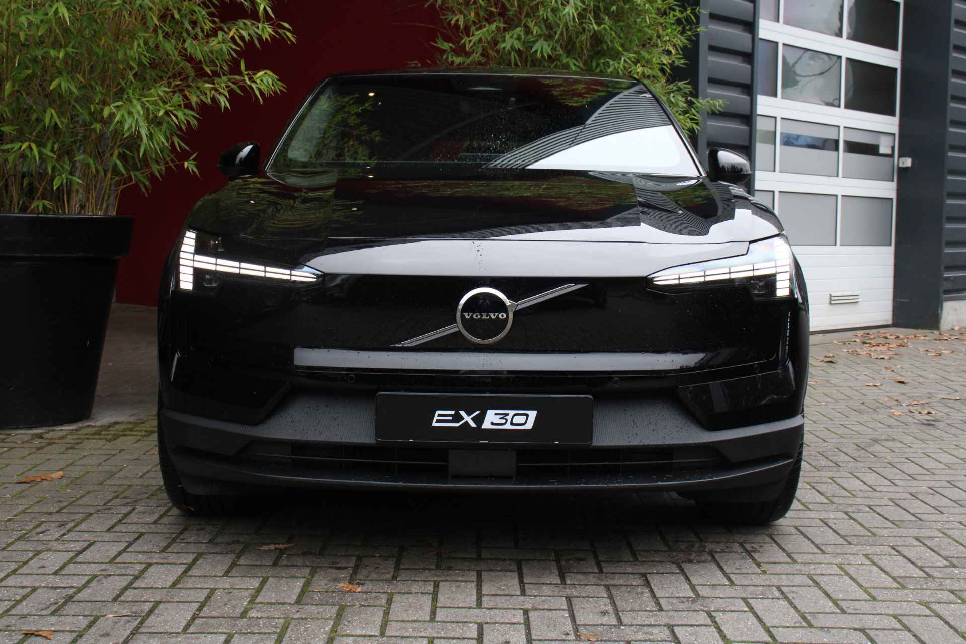 Volvo EX30 Single Motor Extended Range Plus 69 kWh | Adaptive Cruise | BLIS | Camera | Keyless | Harman/Kardon - 9/15