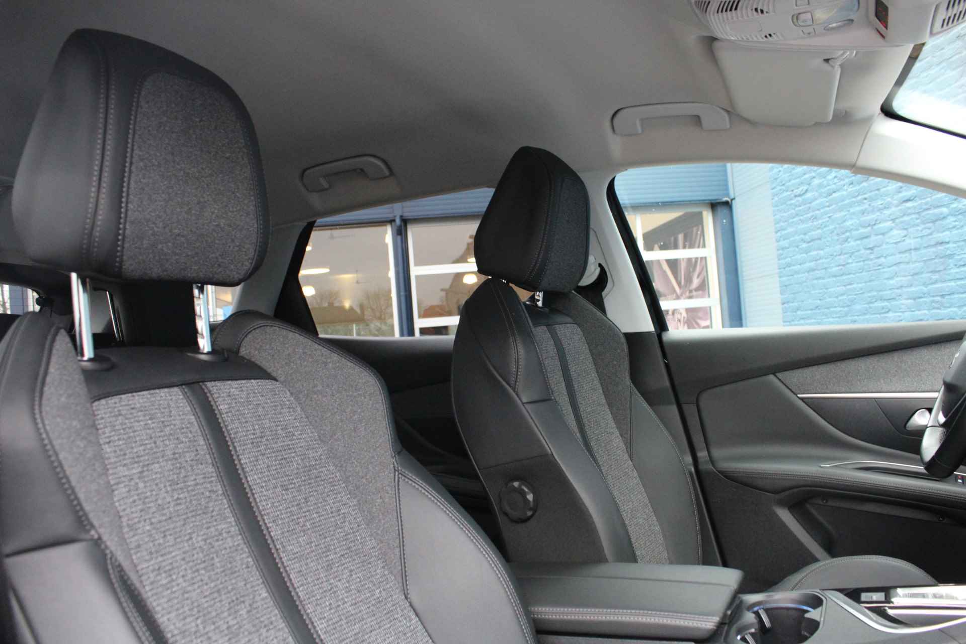 Peugeot 3008 SUV 1.2 PureTech 130pk EAT8 Allure | Automaat | Navigatie | Camera | Keyless | Bluetooth | 67.000km | - 5/31