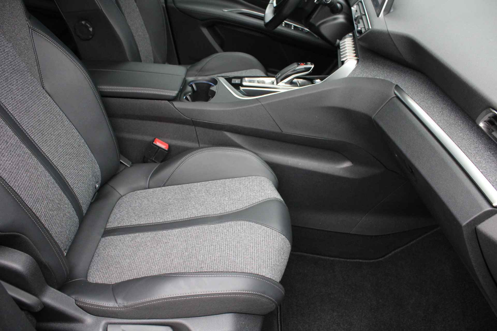 Peugeot 3008 SUV 1.2 PureTech 130pk EAT8 Allure | Automaat | Navigatie | Camera | Keyless | Bluetooth | 67.000km | - 6/31