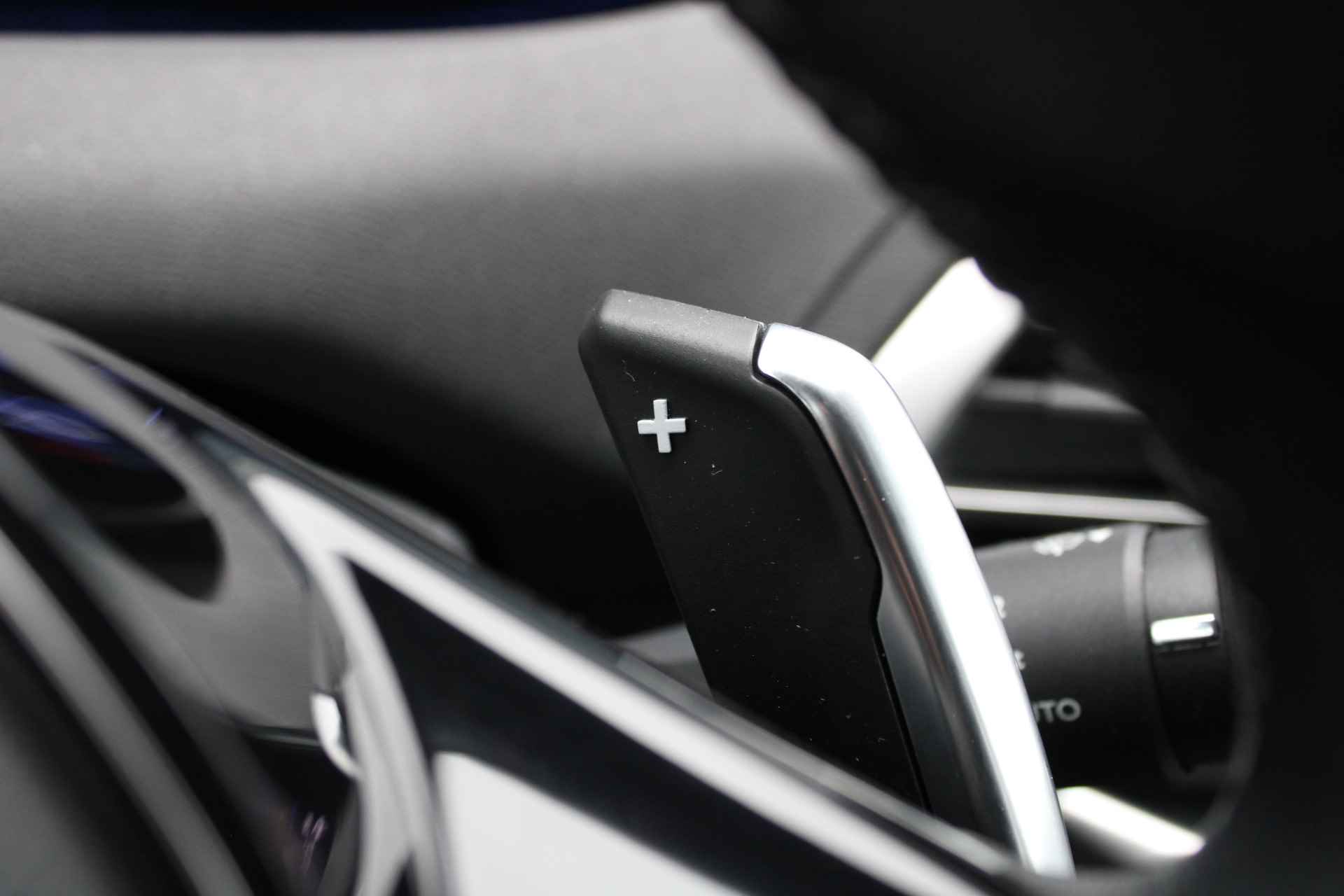 Peugeot 3008 SUV 1.2 PureTech 130pk EAT8 Allure | Automaat | Navigatie | Camera | Keyless | Bluetooth | 67.000km | - 25/31
