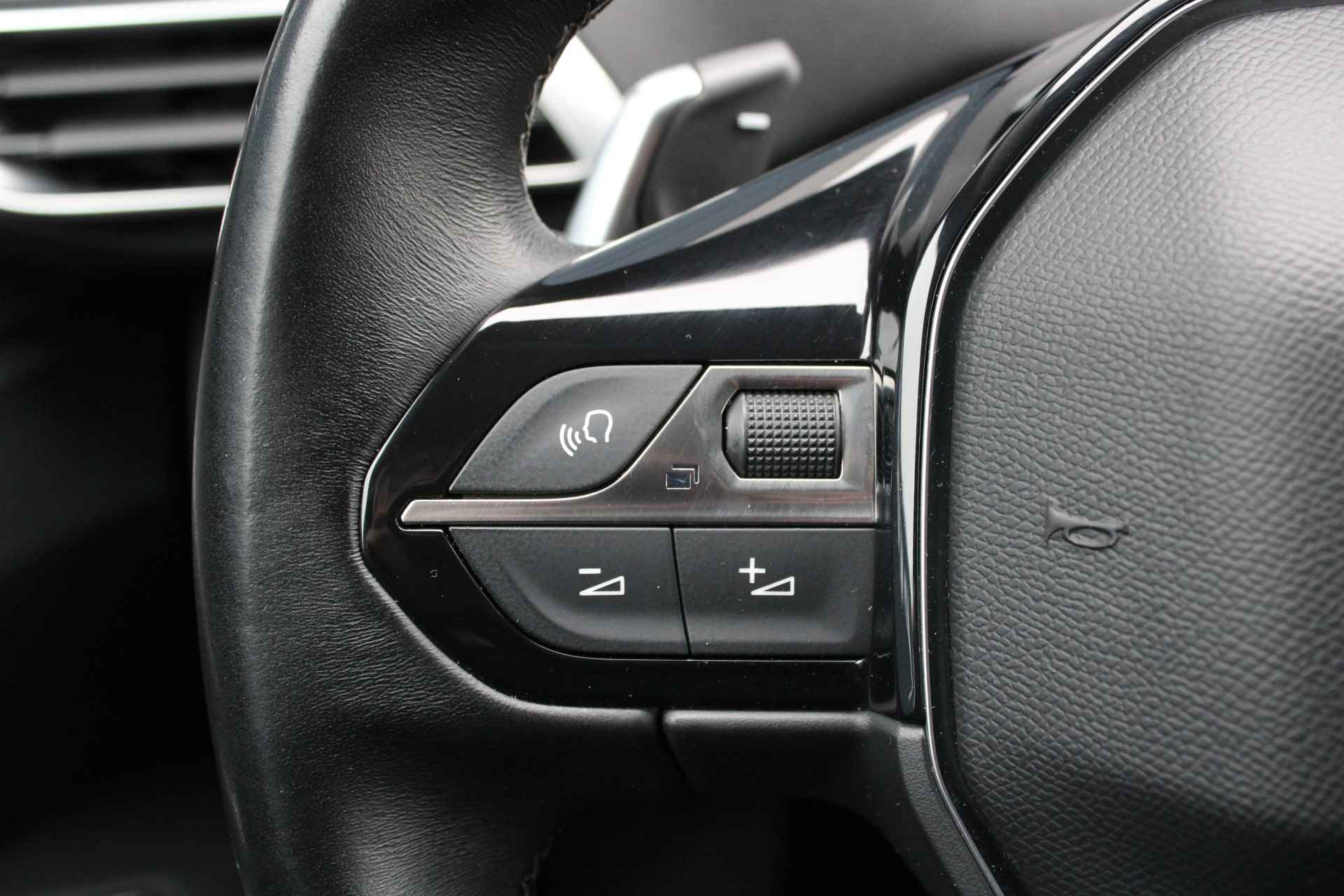 Peugeot 3008 SUV 1.2 PureTech 130pk EAT8 Allure | Automaat | Navigatie | Camera | Keyless | Bluetooth | 67.000km | - 27/31