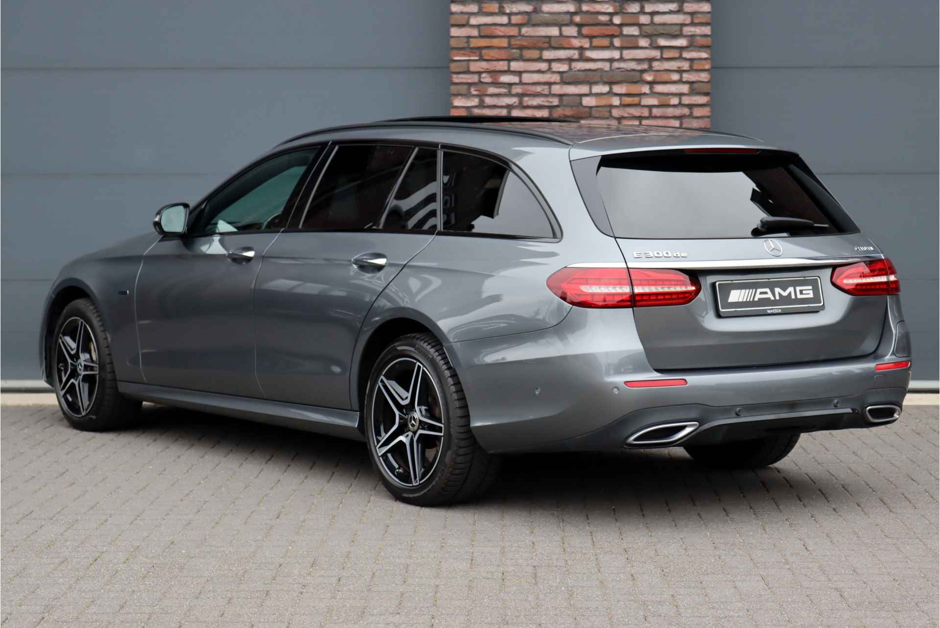 Mercedes-Benz E-Klasse Estate 300 de 4MATIC Premium+ AMG Line Aut9 | Panoramadak | Distronic+ | Memory | Burmester | Trekhaak | Surround Camera | Keyless Go | Stoelverwarming | Sfeerverlichting | Rijassistentiepakket+ | - 6/52