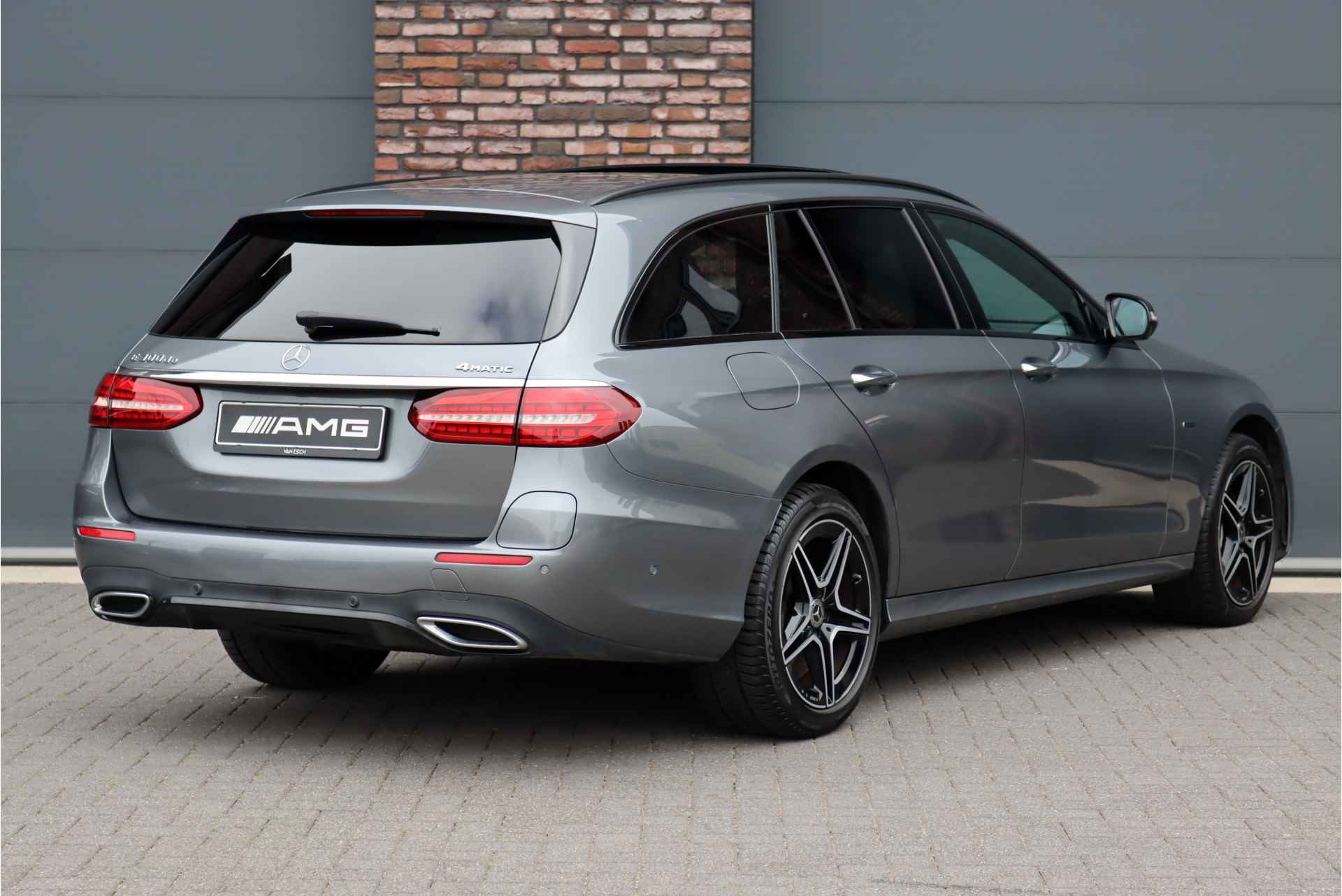 Mercedes-Benz E-Klasse Estate 300 de 4MATIC Premium+ AMG Line Aut9 | Panoramadak | Distronic+ | Memory | Burmester | Trekhaak | Surround Camera | Keyless Go | Stoelverwarming | Sfeerverlichting | Rijassistentiepakket+ | - 8/52