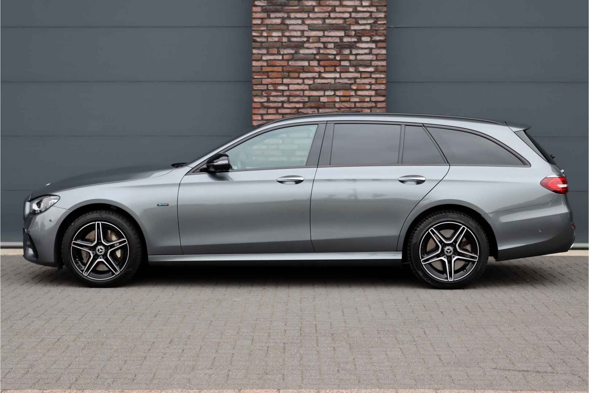 Mercedes-Benz E-Klasse Estate 300 de 4MATIC Premium+ AMG Line Aut9 | Panoramadak | Distronic+ | Memory | Burmester | Trekhaak | Surround Camera | Keyless Go | Stoelverwarming | Sfeerverlichting | Rijassistentiepakket+ | - 10/52