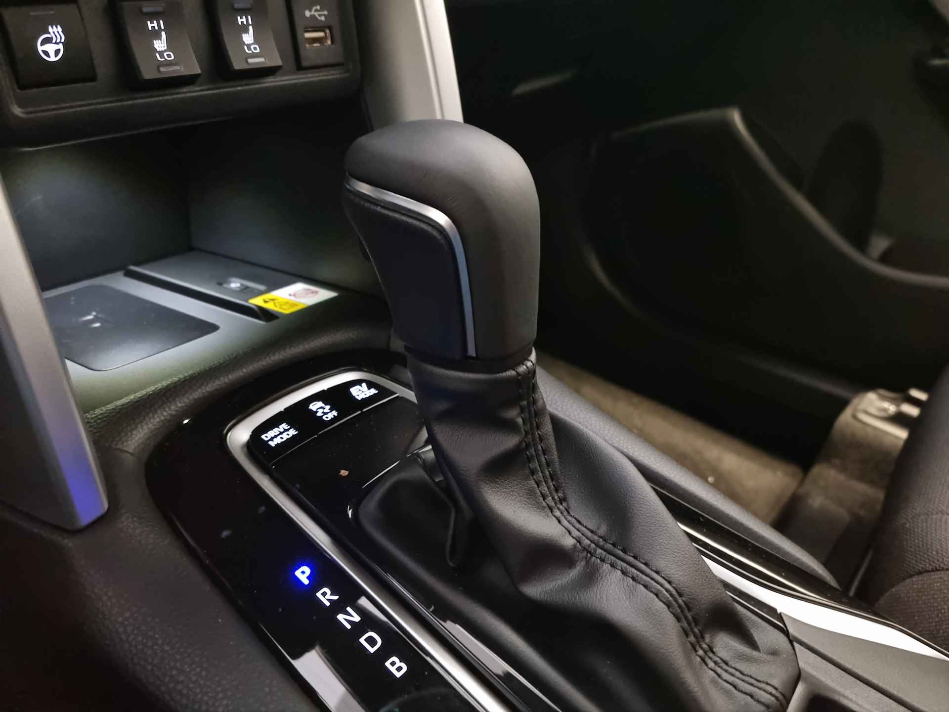 Toyota Corolla Cross 2.0 High Power Hybrid AWD Digitaal cockpit, Stoel + Stuur verwarmd , All-in Rijklaarprijs - 19/23