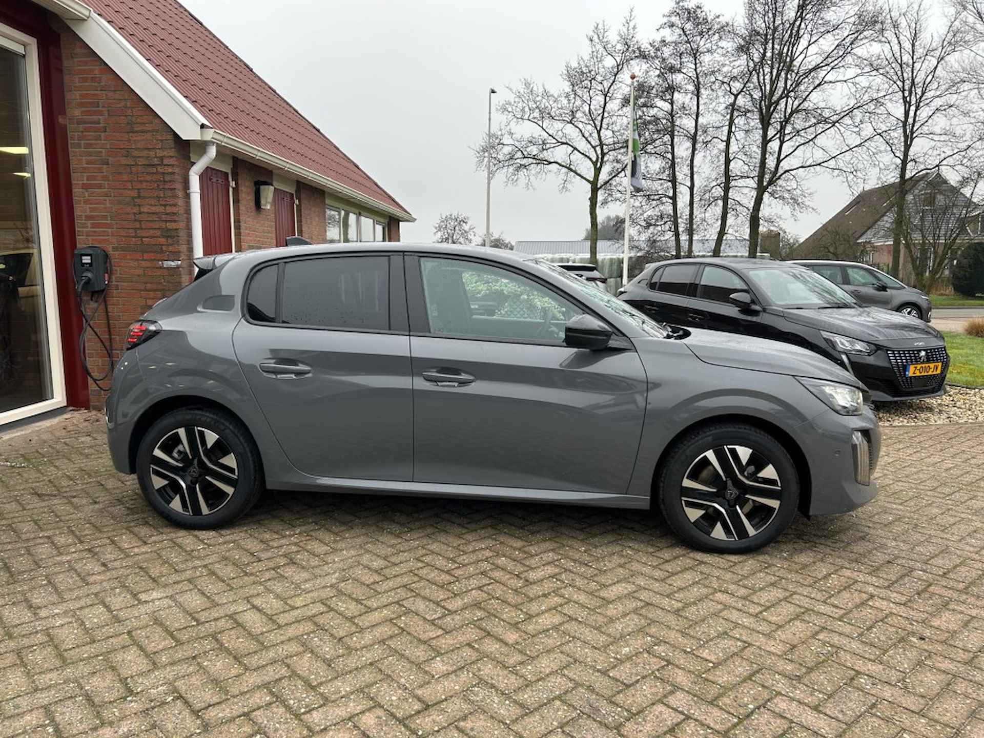 PEUGEOT 208 1.2 PT 100 ALLURE ZO GOED ALS NIEUW! - 2/43