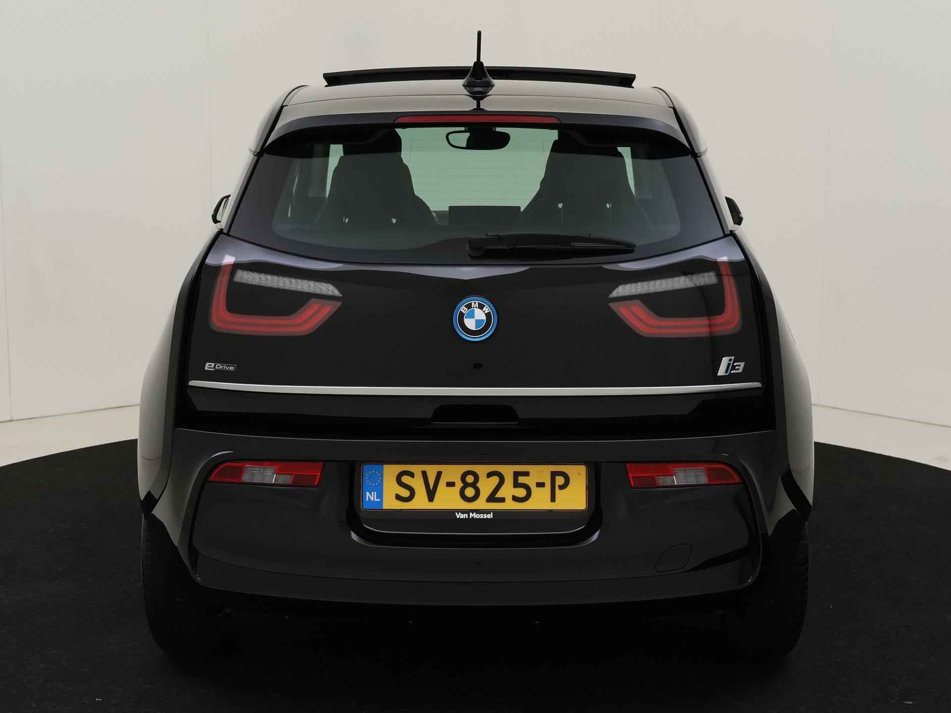 BMW i3 S iPerformance 94Ah 33 kWh | Adaptief cruis control | Stoelverwarming | Navigatie | Parkeersensoren achter | Panoramadak | - 8/29