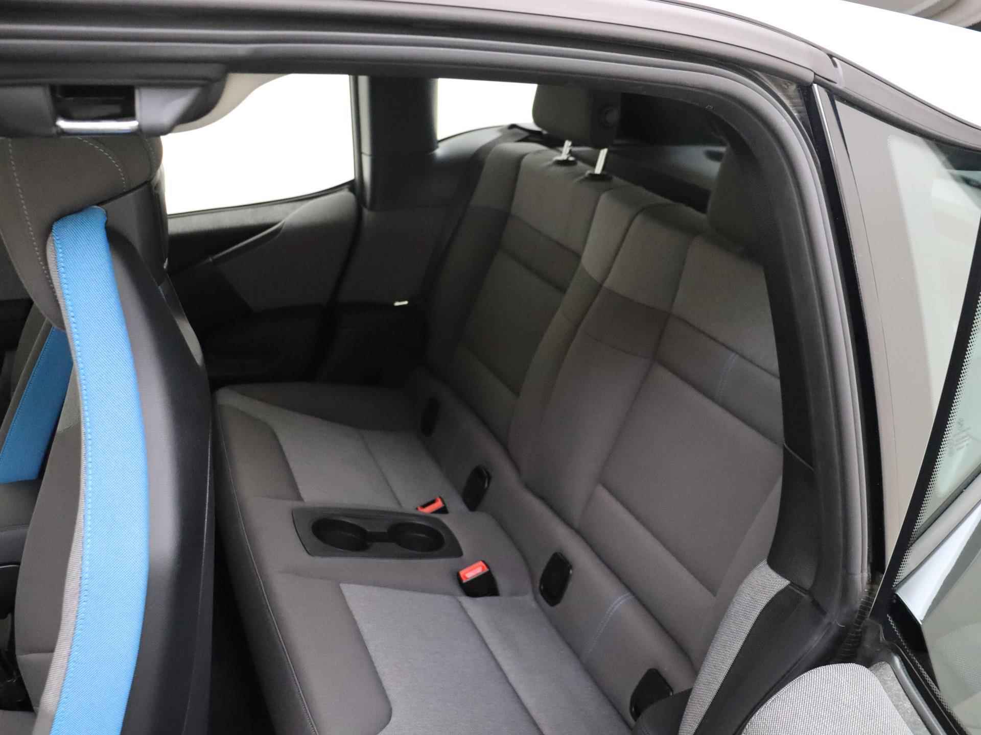 BMW i3 S iPerformance 94Ah 33 kWh | Adaptief cruis control | Stoelverwarming | Navigatie | Parkeersensoren achter | Panoramadak | - 18/29