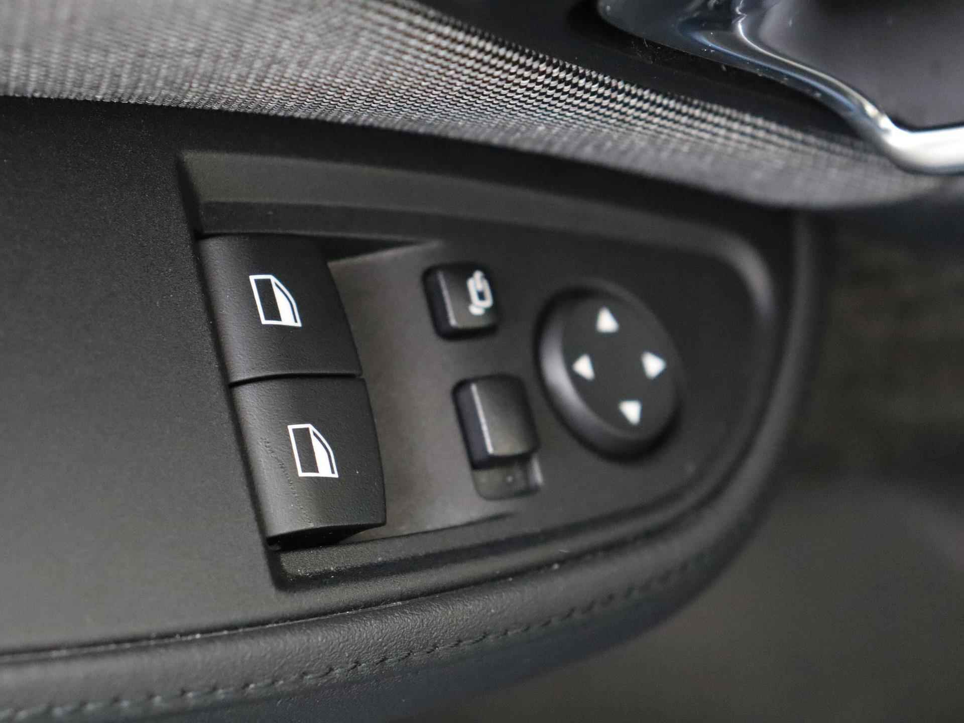 BMW i3 S iPerformance 94Ah 33 kWh | Adaptief cruis control | Stoelverwarming | Navigatie | Parkeersensoren achter | Panoramadak | - 24/29