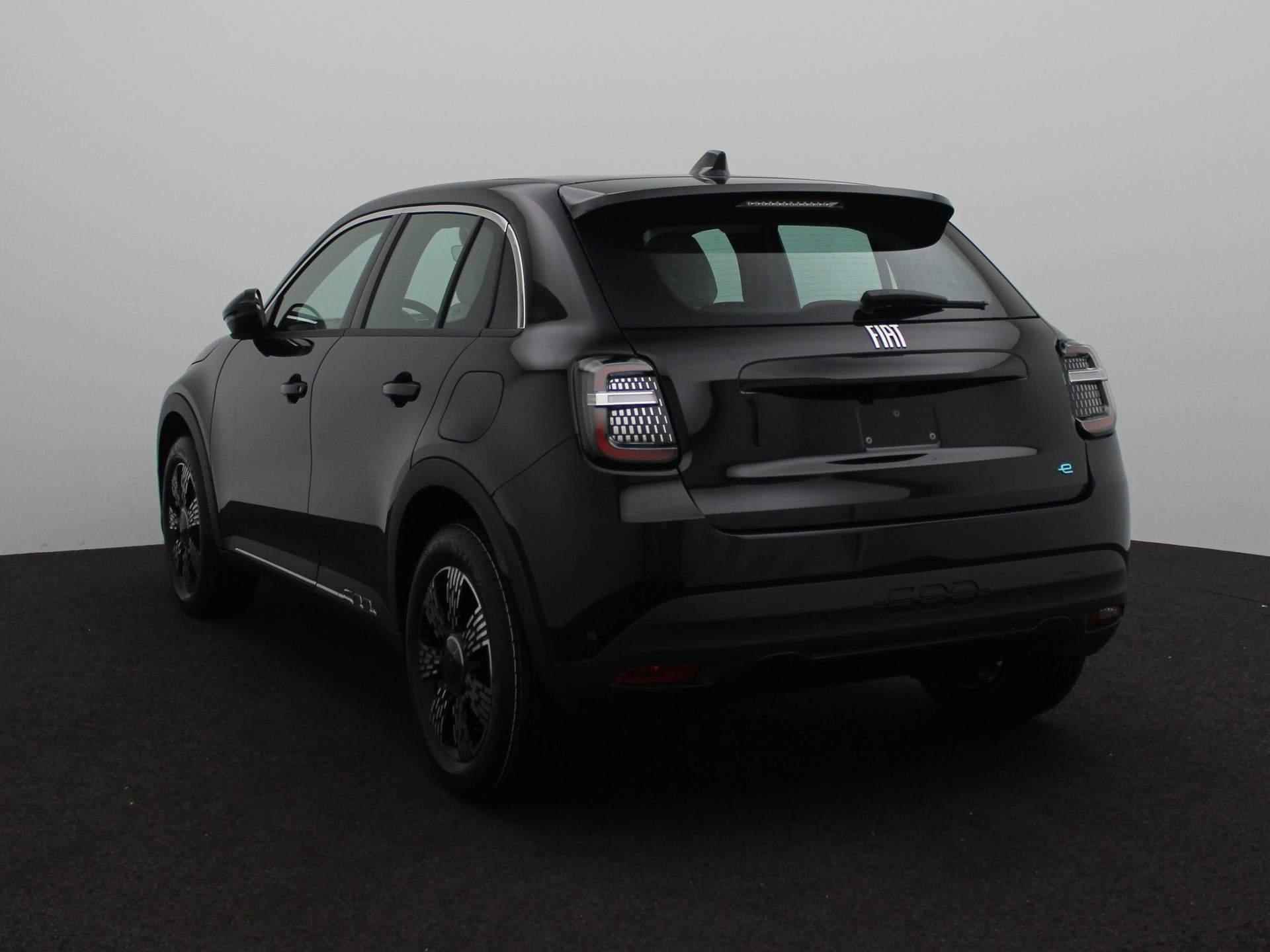 Fiat 600e Urban 54 kWh | Direct leverbaar | Achteruitrijcamera | 17'' LM Velgen | Stoelverwarming | Pack Comfort | Pack Style | Apple Carplay/Android Auto draadloos | - 2/29