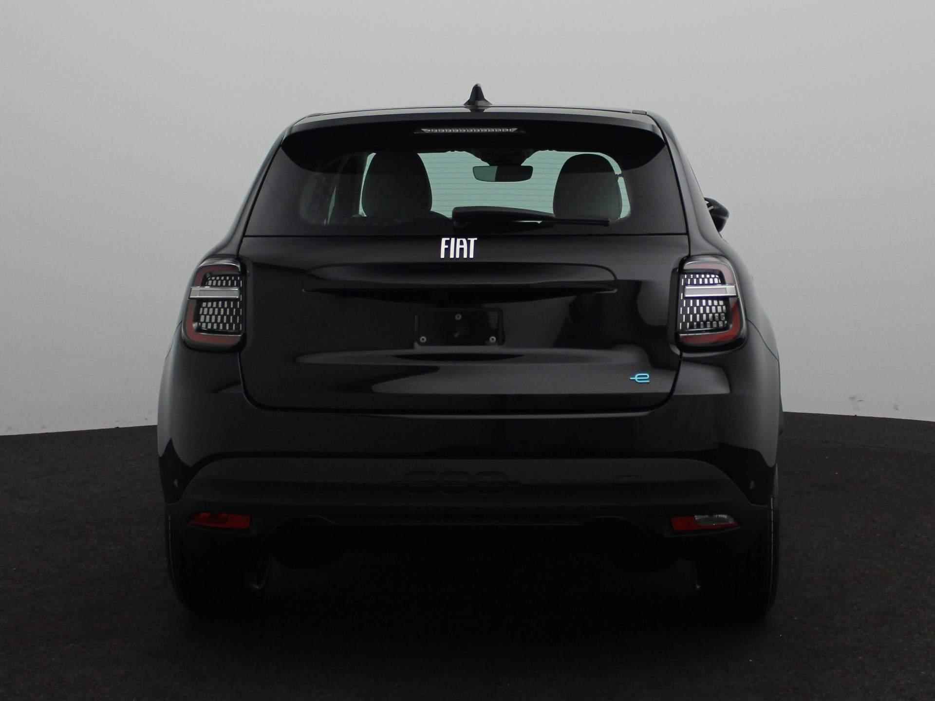 Fiat 600e Urban 54 kWh | Direct leverbaar | Achteruitrijcamera | 17'' LM Velgen | Stoelverwarming | Pack Comfort | Pack Style | Apple Carplay/Android Auto draadloos | - 5/29