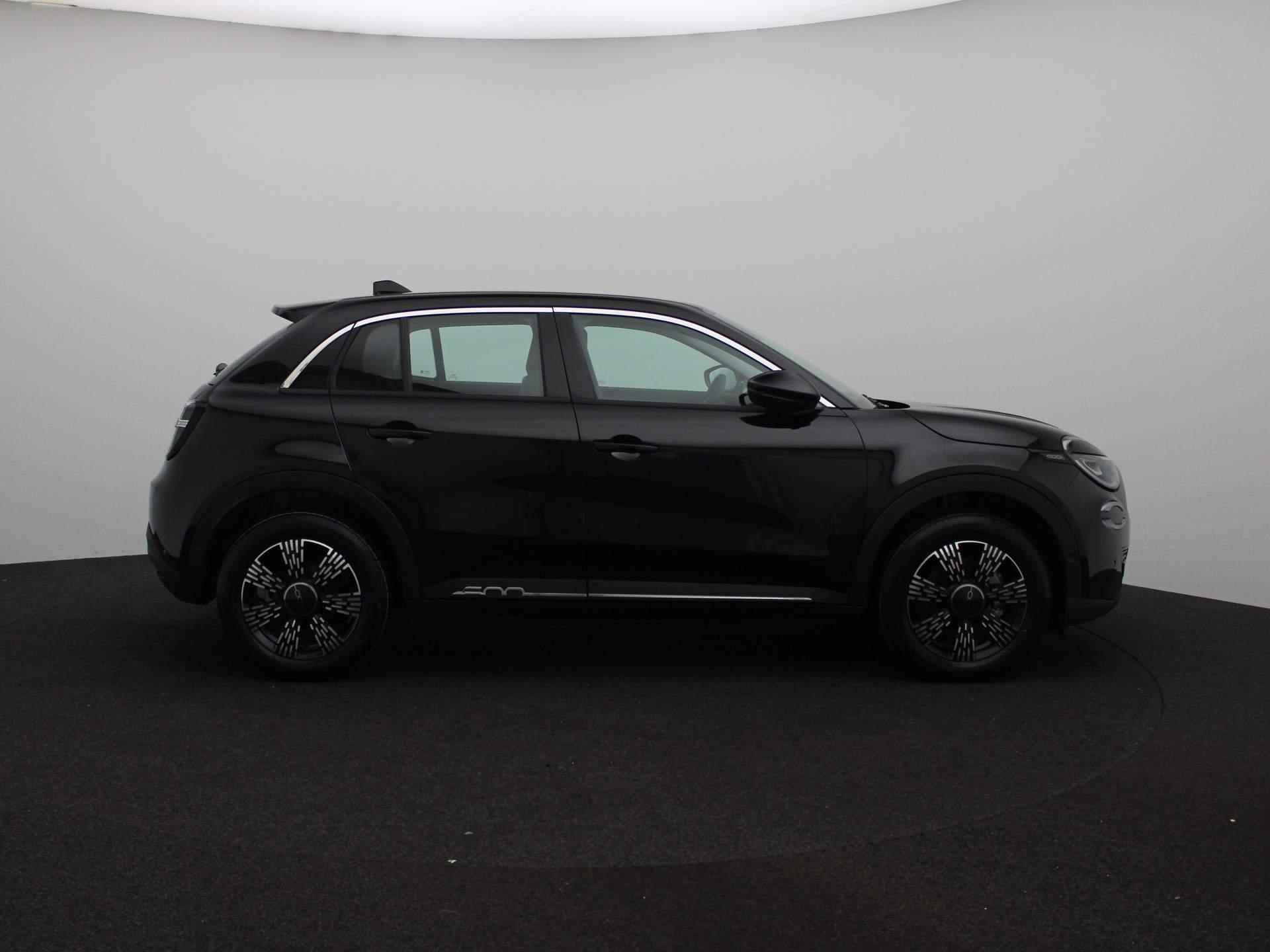 Fiat 600e Urban 54 kWh | Direct leverbaar | Achteruitrijcamera | 17'' LM Velgen | Stoelverwarming | Pack Comfort | Pack Style | Apple Carplay/Android Auto draadloos | - 6/29