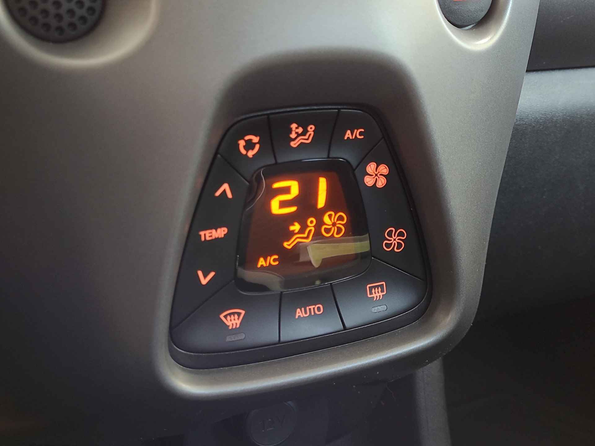 Toyota Aygo 1.0 VVT-i x-joy | Apple CarPlay / Android Auto | Climate Control | Rijklaarprijs incl. garantie | - 13/29