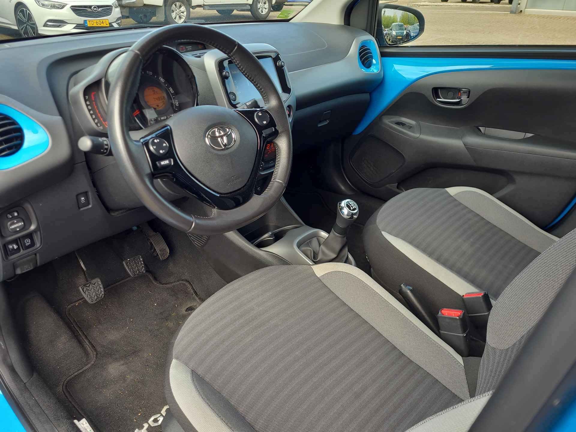 Toyota Aygo 1.0 VVT-i x-joy | Apple CarPlay / Android Auto | Climate Control | Rijklaarprijs incl. garantie | - 15/29