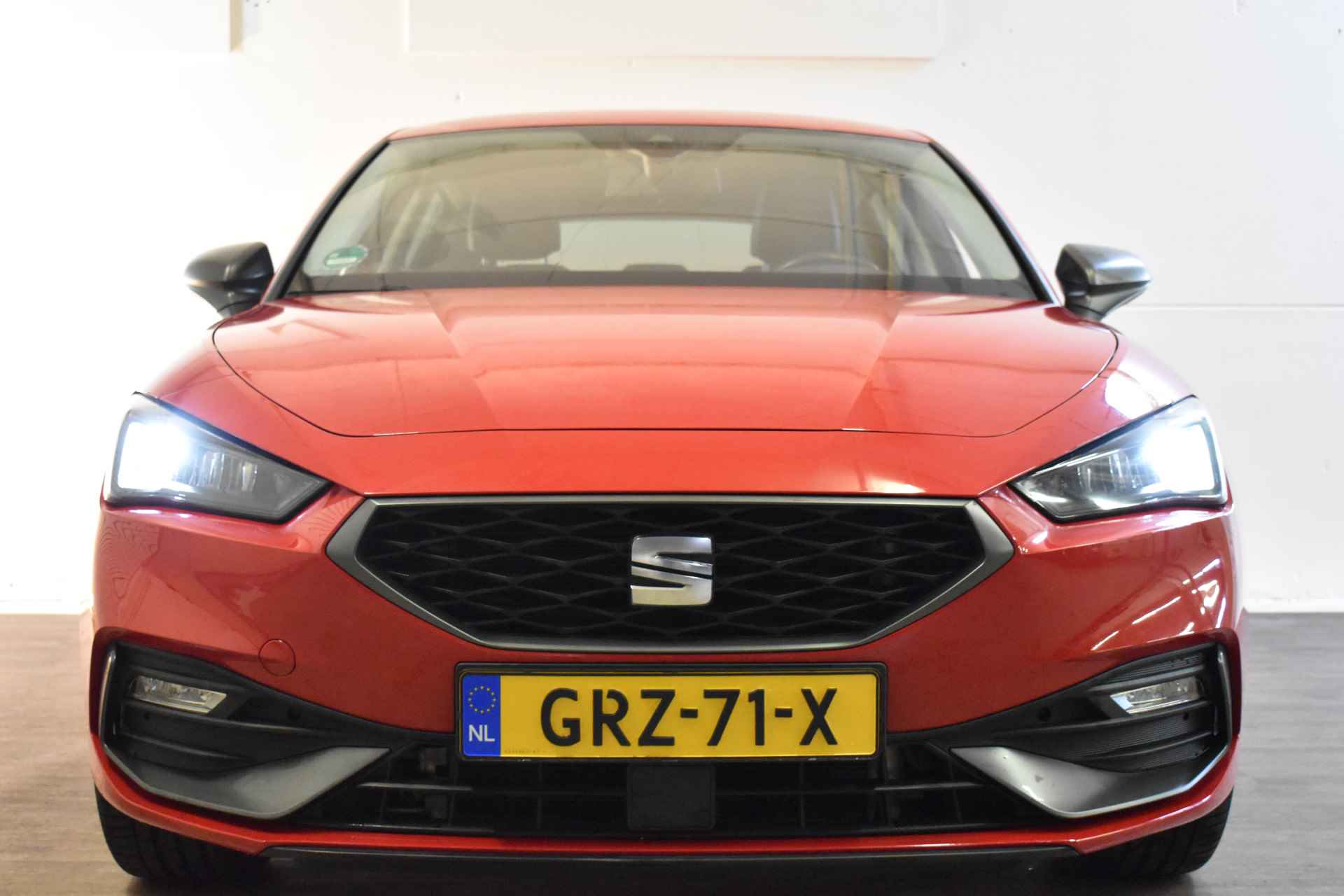 SEAT Leon eHybrid 204PK DSG PHEV FR-SPORT NAVI/CAMERA/CARPLAY - 2/47