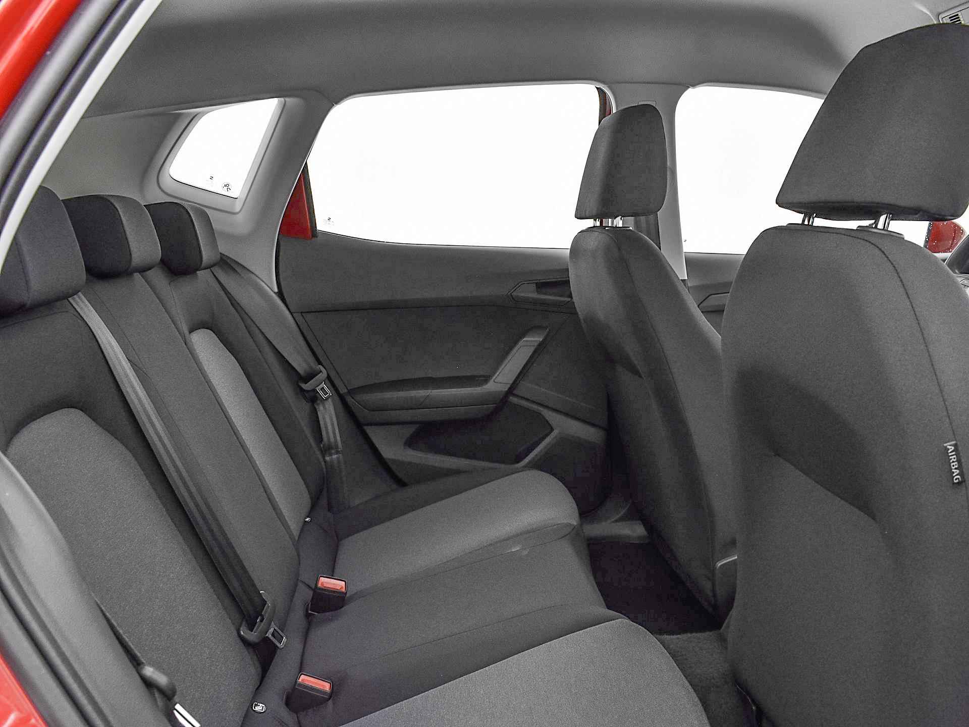SEAT Arona Reference 1.0 70 kW / 95 pk EcoTSI SUV 5 versn. Ha | Apple Carplay | Privatelease 329,- per maand! | Snel uit voorraad rijden! - 12/19