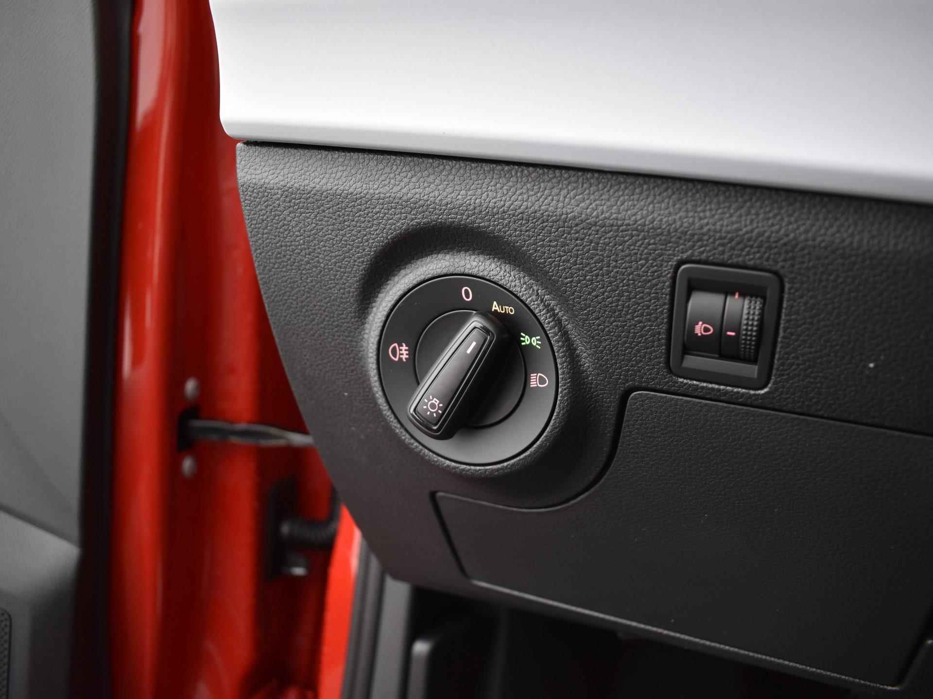 SEAT Arona Reference 1.0 70 kW / 95 pk EcoTSI SUV 5 versn. Ha | Apple Carplay | Privatelease 329,- per maand! | Snel uit voorraad rijden! - 15/19