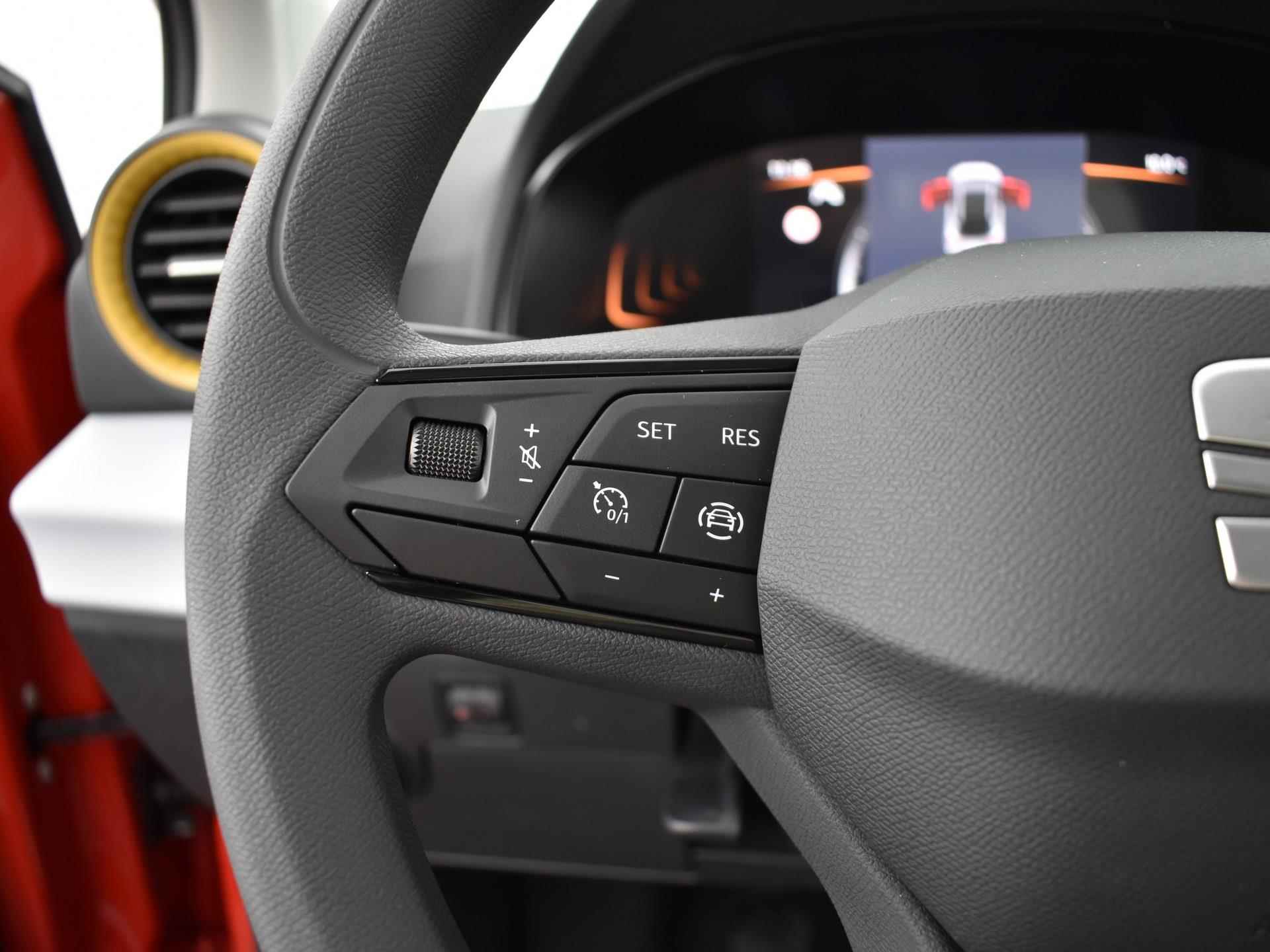 SEAT Arona Reference 1.0 70 kW / 95 pk EcoTSI SUV 5 versn. Ha | Apple Carplay | Privatelease 329,- per maand! | Snel uit voorraad rijden! - 16/19
