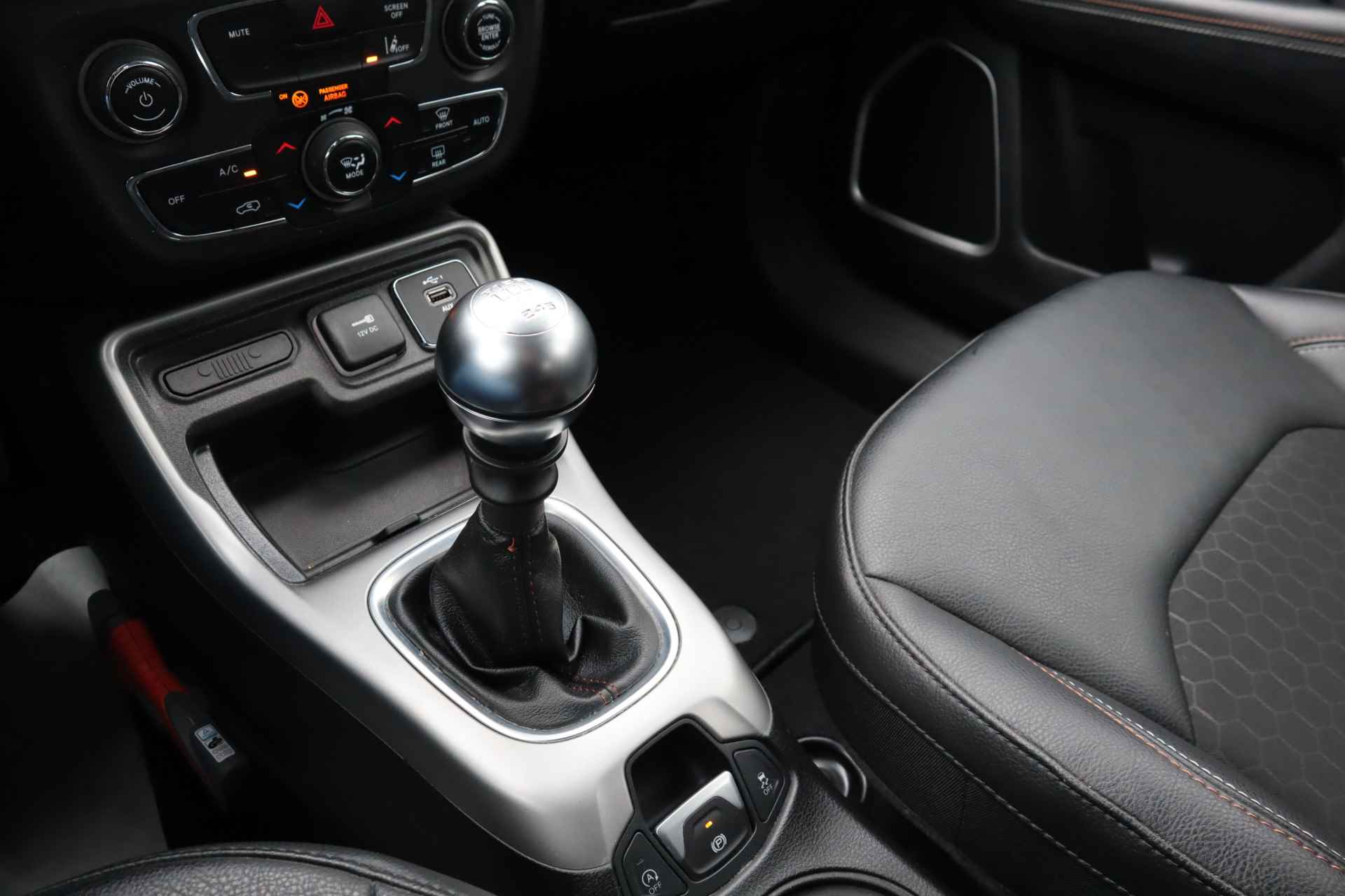 Jeep Compass 1.3T Longitude | Navigatie | Camera | DAB Radio | Apple Carplay en Android Auto - 37/40