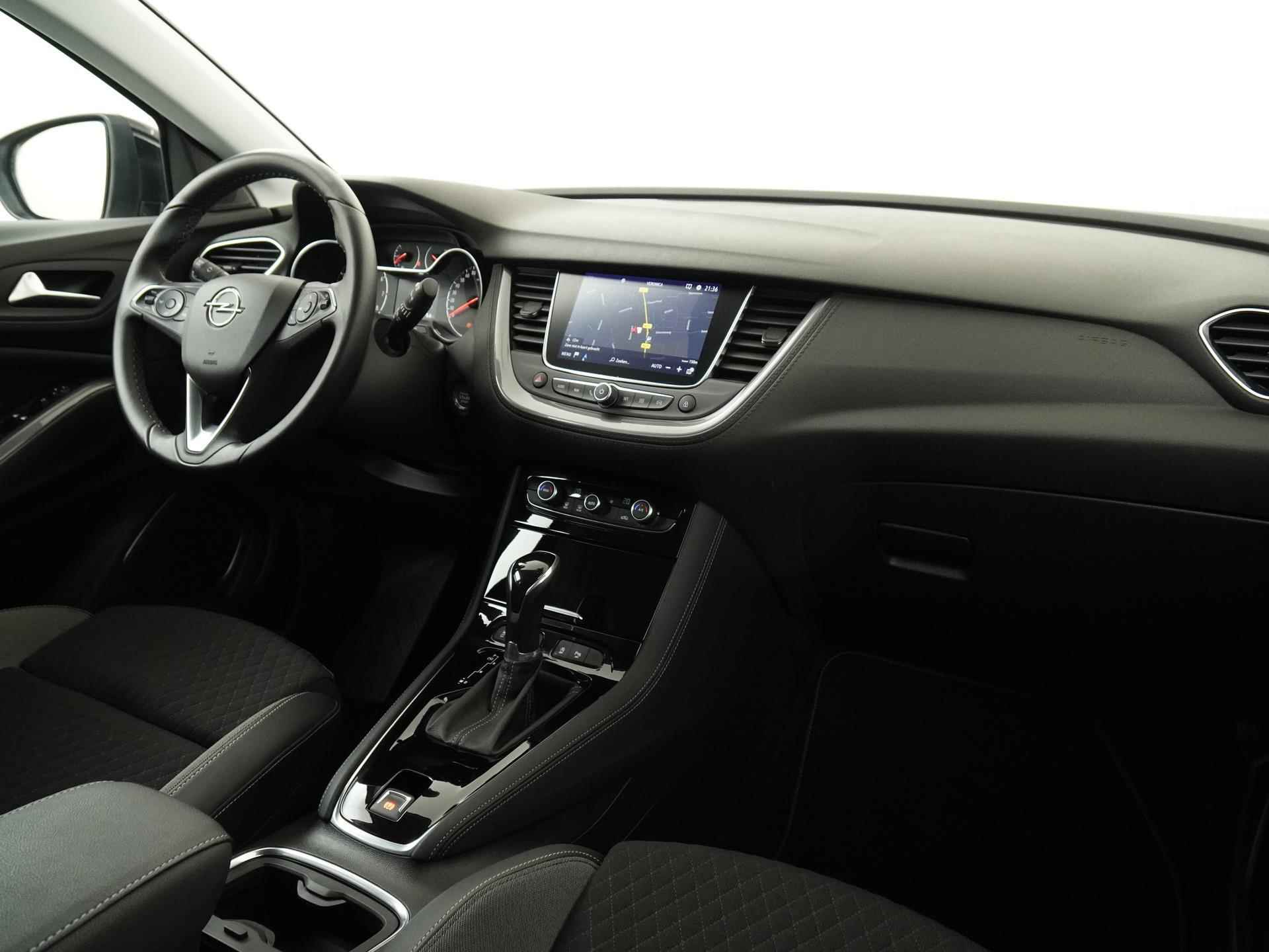 Opel Grandland X 1.2 Turbo Innovation | LED | Camera | Comfort stoelen | Elek klep |  Zondag Open! - 2/38