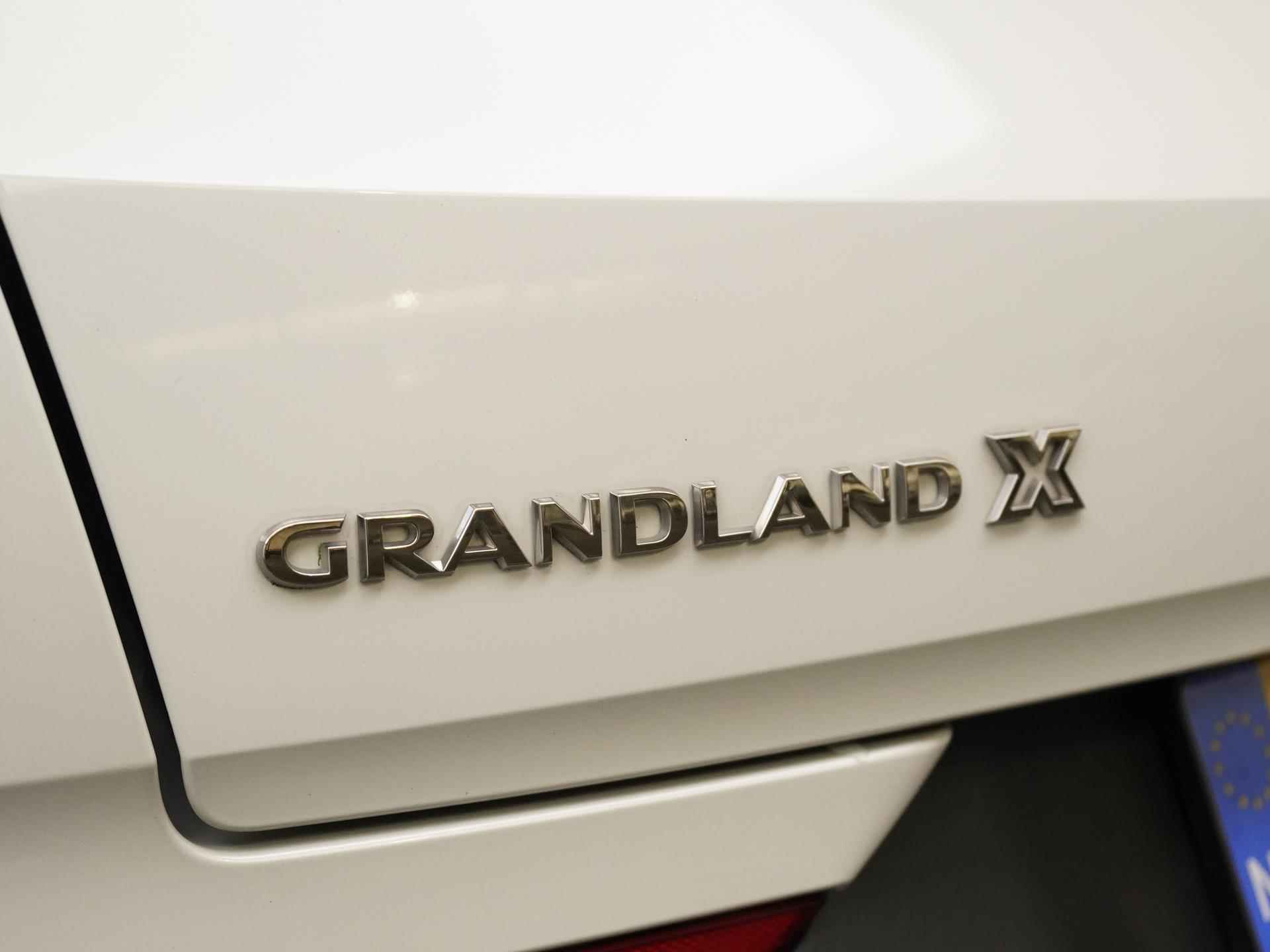 Opel Grandland X 1.2 Turbo Innovation | LED | Camera | Comfort stoelen | Elek klep |  Zondag Open! - 23/38
