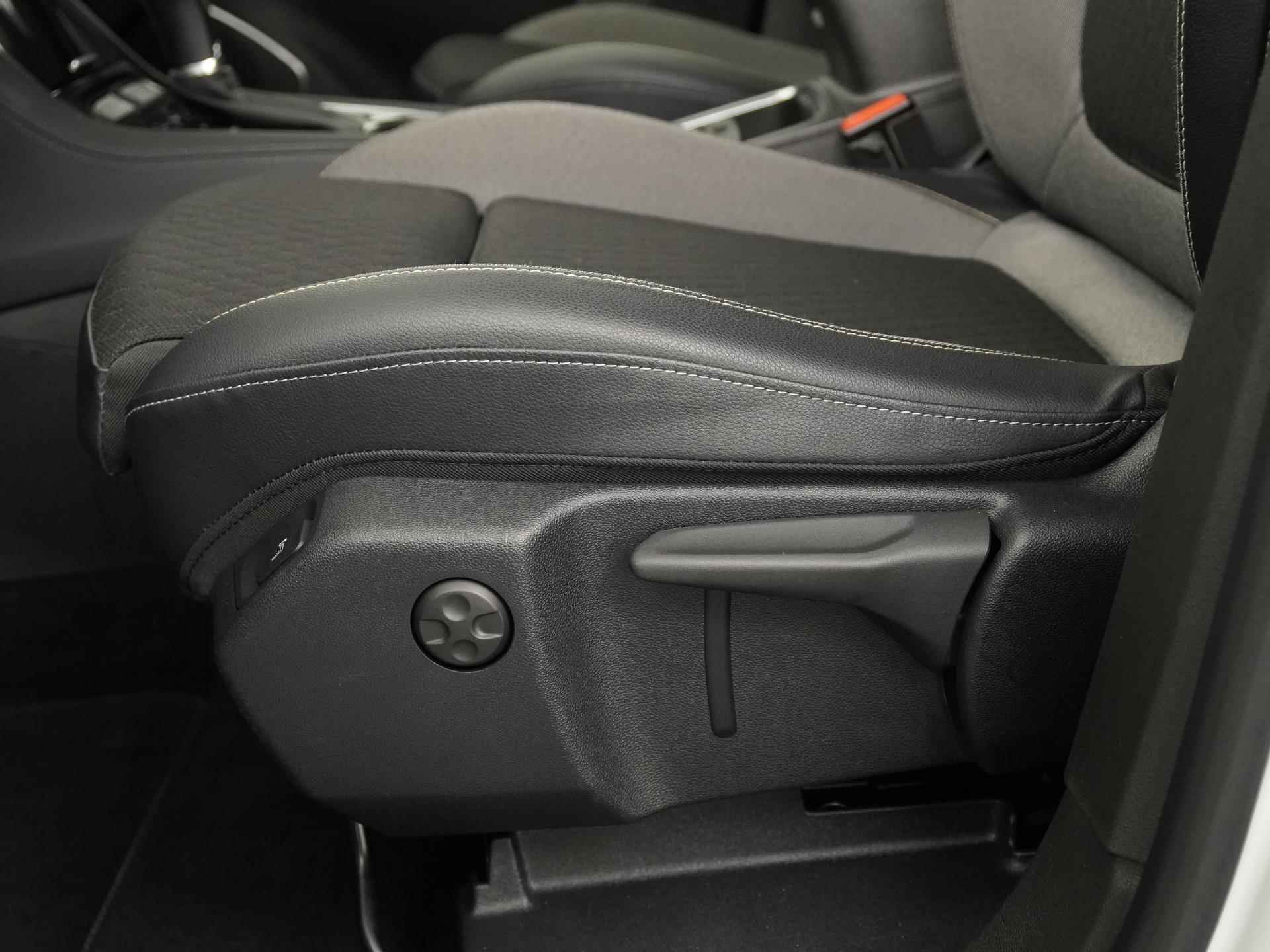 Opel Grandland X 1.2 Turbo Innovation | LED | Camera | Comfort stoelen | Elek klep |  Zondag Open! - 27/38