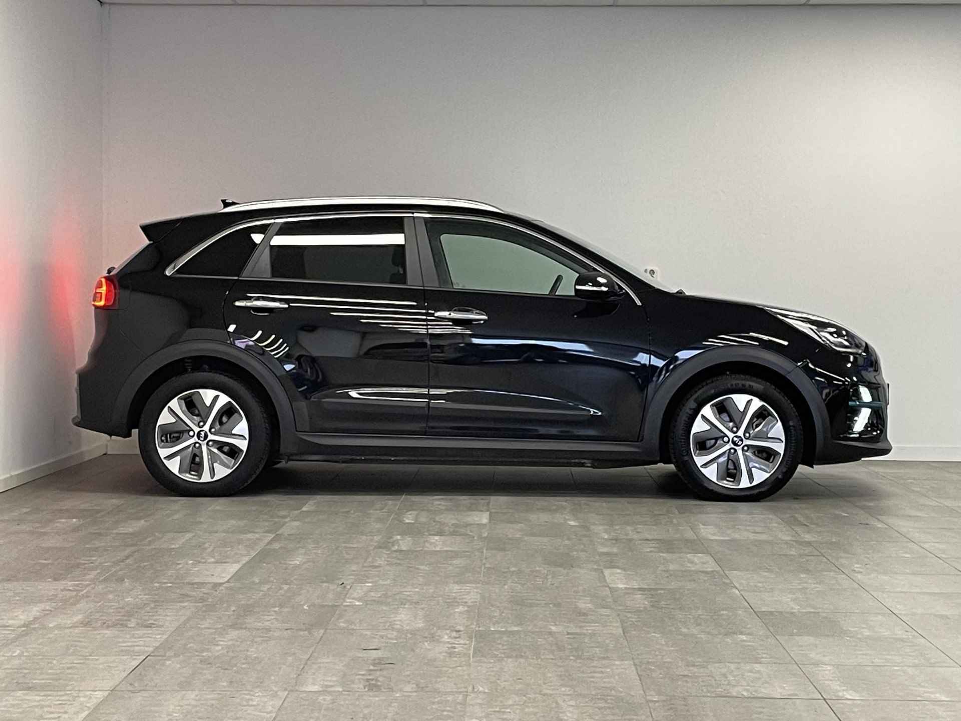 Kia e-Niro ExecutiveLine 64 kWh Stoelverwarming V+A / APPLE CARPLAY/ANDROID AUTO / SCHUIF|KANTELDAK - 7/35