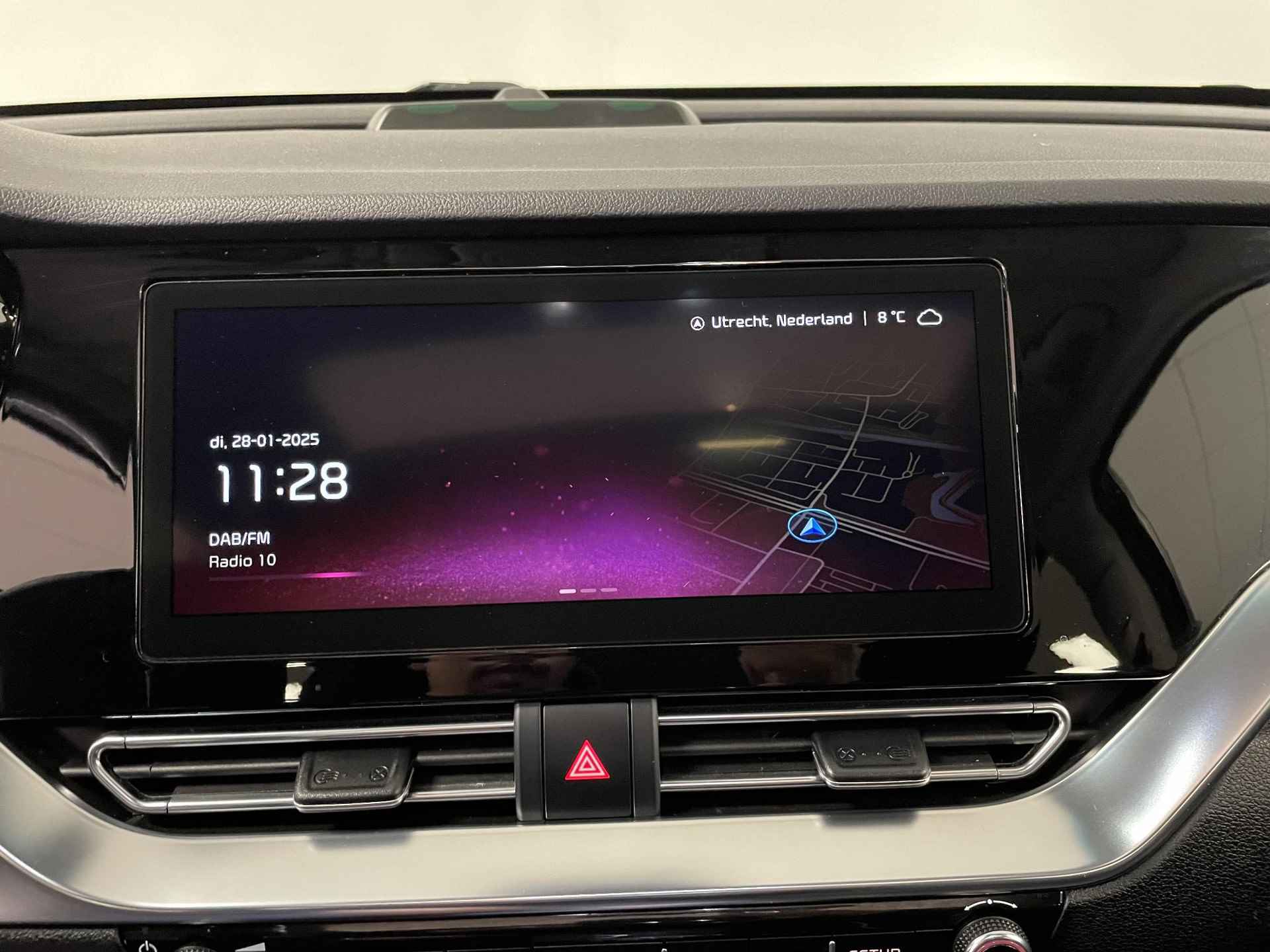 Kia e-Niro ExecutiveLine 64 kWh Stoelverwarming V+A / APPLE CARPLAY/ANDROID AUTO / SCHUIF|KANTELDAK - 16/35